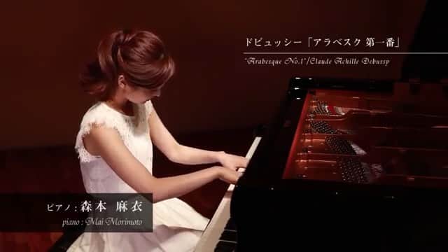 森本麻衣のインスタグラム：「Debussy♫Arabesques1 . 🌿ドビュッシー アラベスク第１番 . . . . #maimorimoto#piano#pianist#arabesque#arabesques#shigerukawai#grandpiano#debussy#classicalmusic#music#beautifulmusic#🎹 #森本麻衣#ドビュッシー#アラベスク#カワイ#ピアノ#シゲルカワイ#ピアニスト#演奏動画」