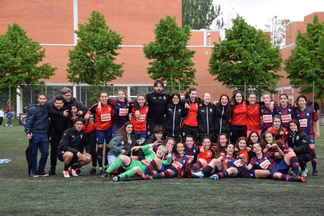 SDエイバルさんのインスタグラム写真 - (SDエイバルInstagram)「🏆 El segundo equipo femenino asciende a Liga Vasca tras imponerse en el Play Off de ascenso a Ugao y Lakua.  Zorionak neskak! 👏👏 #futfem #balioakeraikitzen」5月26日 21時33分 - sdeibar