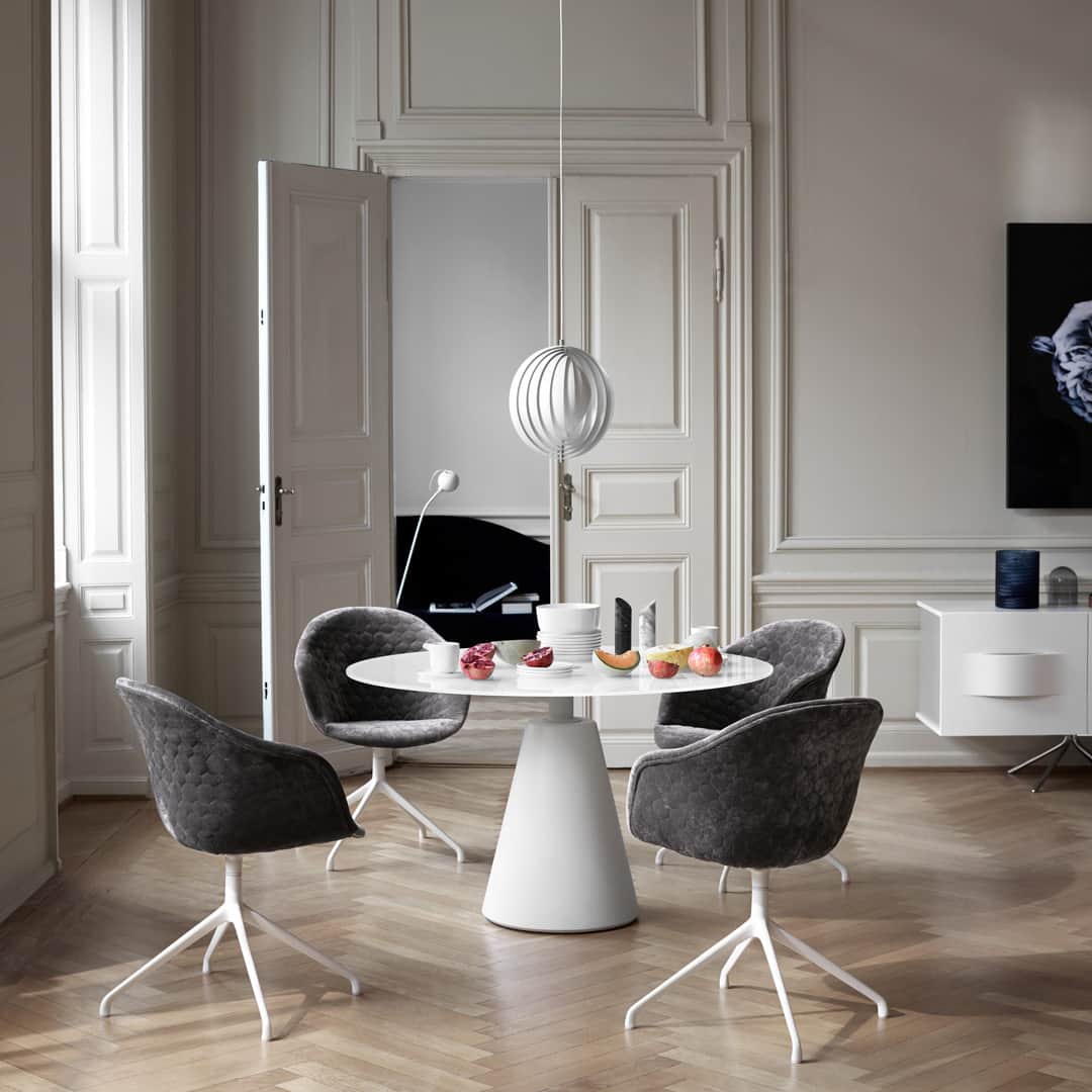 BoConceptさんのインスタグラム写真 - (BoConceptInstagram)「Hygge is all about gathering around the table.  #hyggemoment #dining #BoConcept #interior #decor #furniture」5月26日 21時34分 - boconcept_official