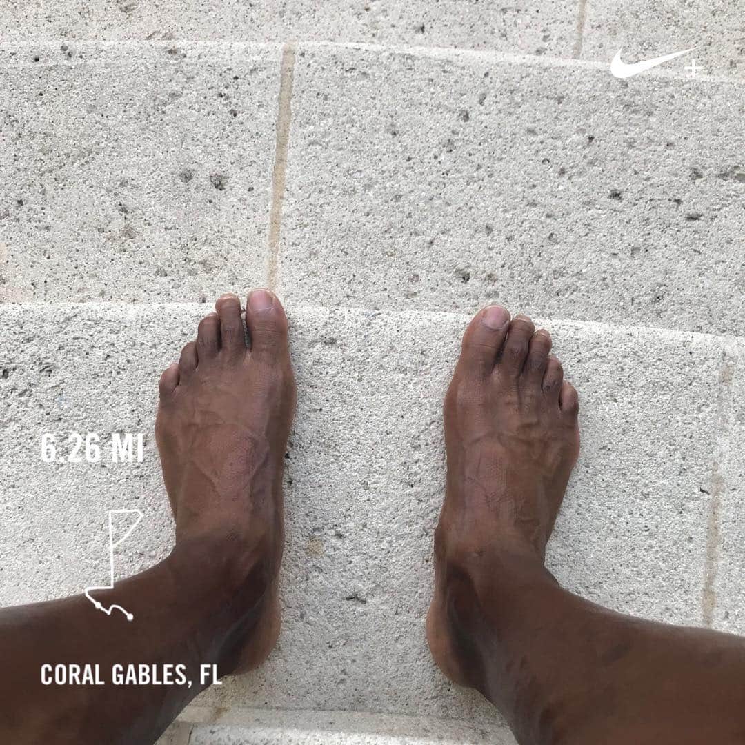 レイ・アレンのインスタグラム：「Huge shout out to these two dudes! Every time I move they are with me, and no matter what I've been thru they've carried me thru it all. Don't just flex those muscles in the mirror after a workout. Show those feet, they deserve credit too! #showthemyoucare #getapedicure #getafootrub #runningisfree」