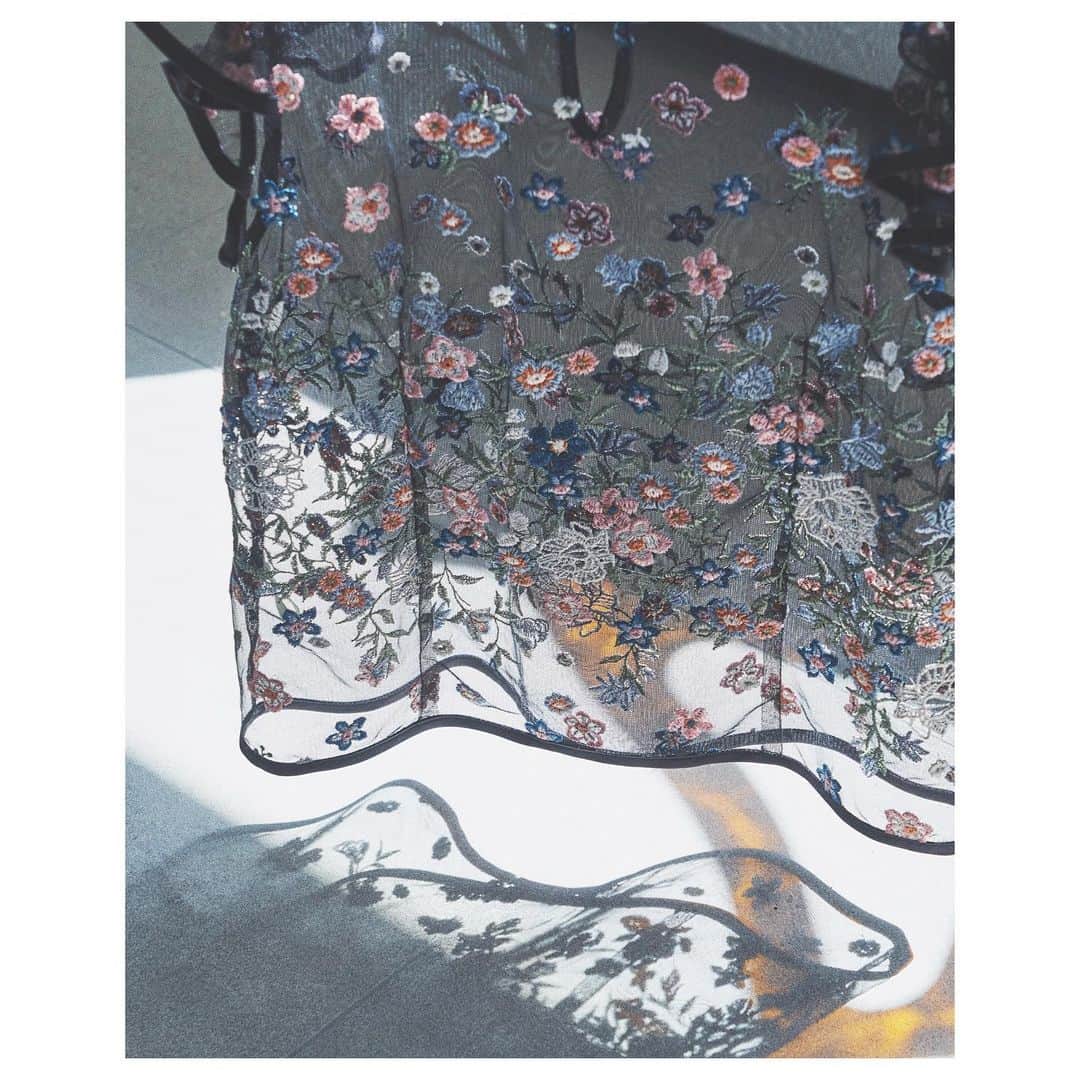 Lily Brownさんのインスタグラム写真 - (Lily BrownInstagram)「- embroidery -﻿﻿﻿﻿﻿﻿﻿﻿﻿﻿﻿﻿﻿﻿ ﻿ ﻿ #lilybrown #リリーブラウン﻿﻿﻿ #summer #summercollection﻿﻿ ﻿﻿﻿﻿ #vintage #vintagefuture ﻿#店頭入荷中」5月26日 21時41分 - lily_brown_official