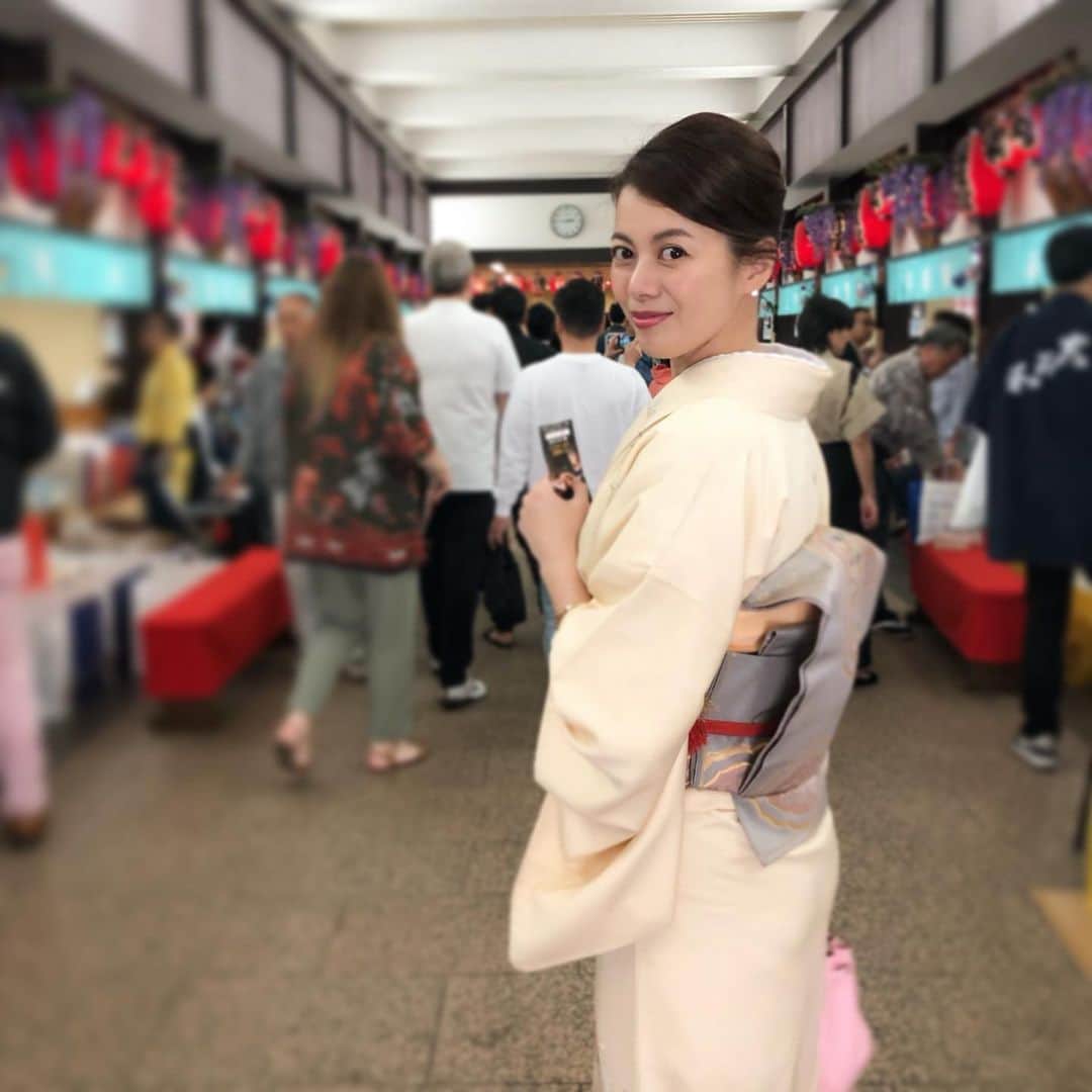中林美和さんのインスタグラム写真 - (中林美和Instagram)「有難いご縁をいただいて、 人生で初めての、 念願の大相撲へ行ってきました！🇯🇵 . 何を着ようかとても迷ったけど、 日本の伝統文化へ敬意をこめて、 やはりお着物を選びました。 . 1枚目、 お相撲を見る直前の私の緊張顔！ ドキドキ！❣️ . #大相撲#相撲#お相撲#大相撲夏場所#大相撲五月場所#日本の伝統#伝統文化#両国国技館#着物#着物で相撲観戦#sumo#kimono#jananeseculture#japan#miwasootd」5月26日 21時55分 - miwanakabayashi