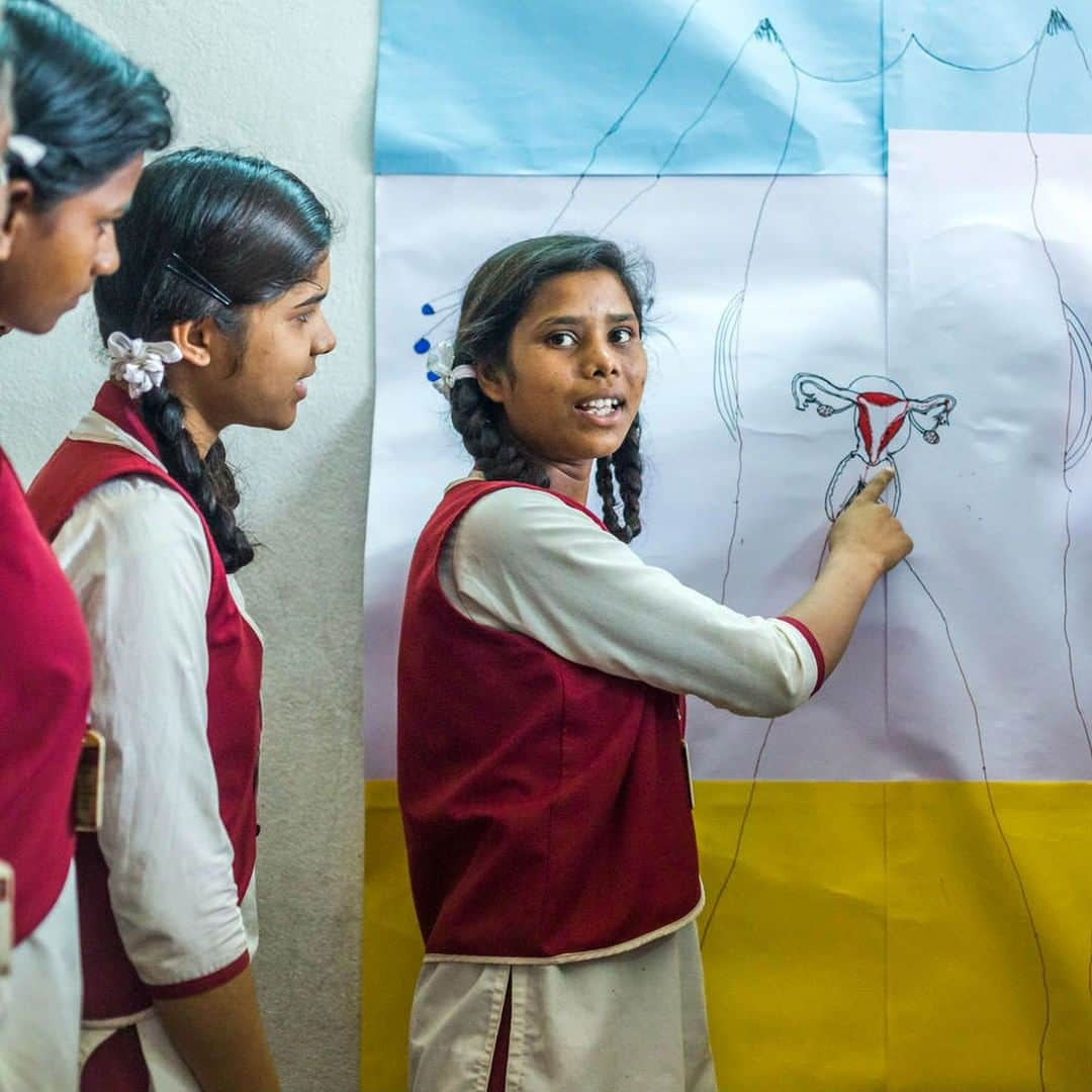 unicefさんのインスタグラム写真 - (unicefInstagram)「What are the three words you would use to describe your period? Menstrual Hygiene Day is 28 May. Together, let’s break the silence and get period smart. © UNICEF/UN0214881/Vishwanathan #MenstruationMatters #MHDay2019 #India」5月26日 21時55分 - unicef