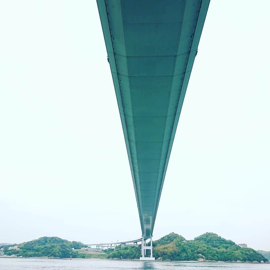 滝香織さんのインスタグラム写真 - (滝香織Instagram)「#しまなみ海道 の#来島海峡大橋 の主塔にのぼりました🎵 #橋 を上から&下から #絶景なり 橋の内部にも潜入しましたよ！！ そこに広がる世界とは！？ 今週の#ほのボーノ で放送✨  さらに、 6月1日正午～ 「しまなみ海道開通20年 島ぐらし、始めました」  #瀬戸内海 の島々に#移住 した方々を取材しました。 島ならではのスポット、美味しいグルメも登場します✨ ぜひ見てください😄 #大三島 から生放送でお届けします🎵  #愛媛 #今治 #島 #海 #あいテレビ #アナウンサー #しまなみ海道開通20周年」5月26日 21時57分 - kaorin_taki