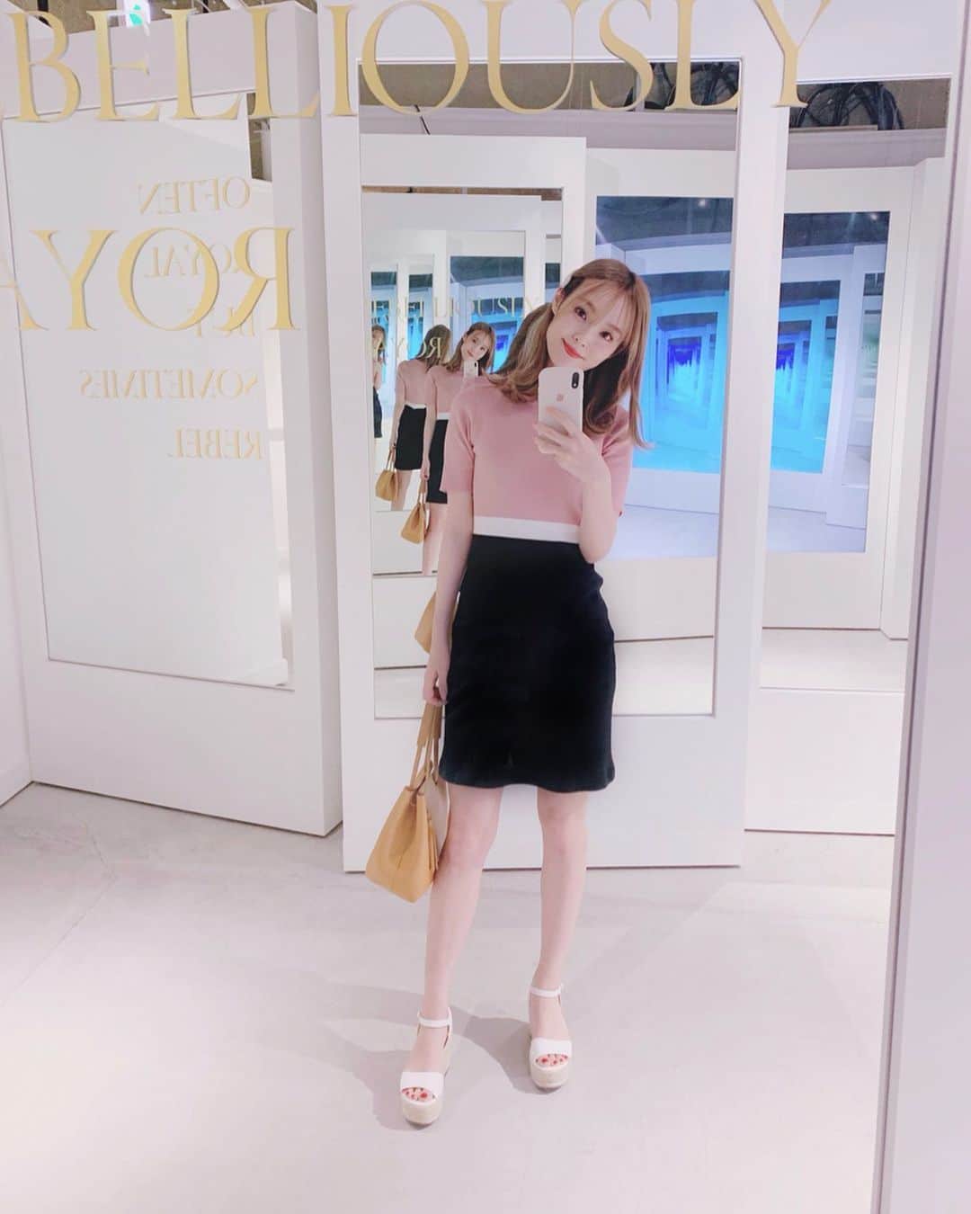 磯田 ひかる(Hikaru Isoda) のインスタグラム：「夏だね〜〜🍉🌈 近所のコンビニからアイスというアイスが消え去ってた...😇 CRASH DE Cartierに遊びに行ったよ！ついにサンダル解禁した👡」