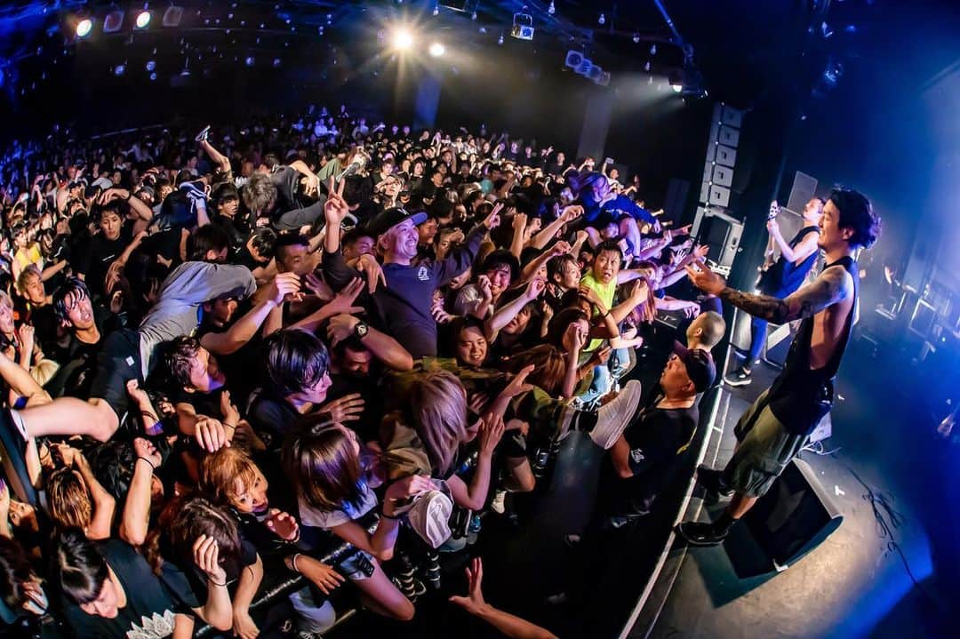 Crystal Lakeさんのインスタグラム写真 - (Crystal LakeInstagram)「THANK YOU TOKYO!! We performed THE SIGN special set tonight. It was a BLAST!! Thanks to everyone who came out to THE FIRE STILL BURNS!! Photo: @taka_tallman  #CrystalLake #TheSign #TheFireStillBurns」5月26日 22時19分 - crystallake777