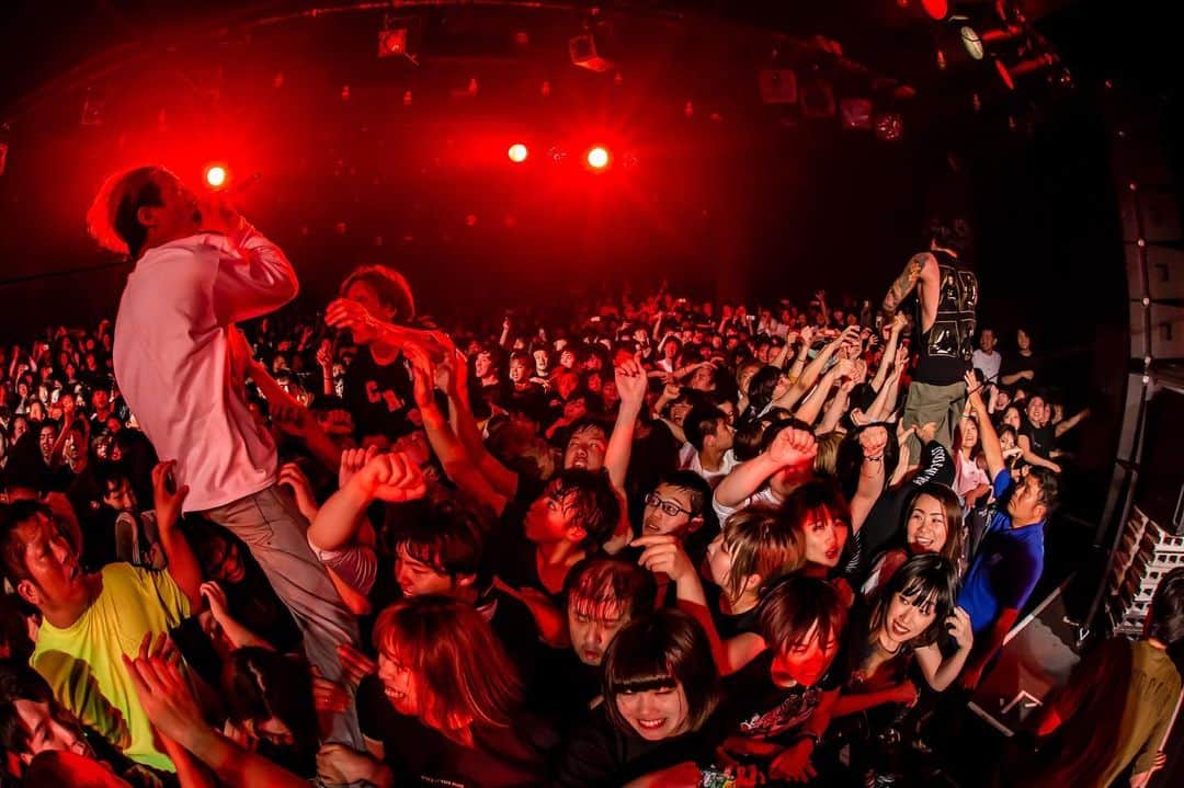 Crystal Lakeさんのインスタグラム写真 - (Crystal LakeInstagram)「THANK YOU TOKYO!! We performed THE SIGN special set tonight. It was a BLAST!! Thanks to everyone who came out to THE FIRE STILL BURNS!! Photo: @taka_tallman  #CrystalLake #TheSign #TheFireStillBurns」5月26日 22時19分 - crystallake777