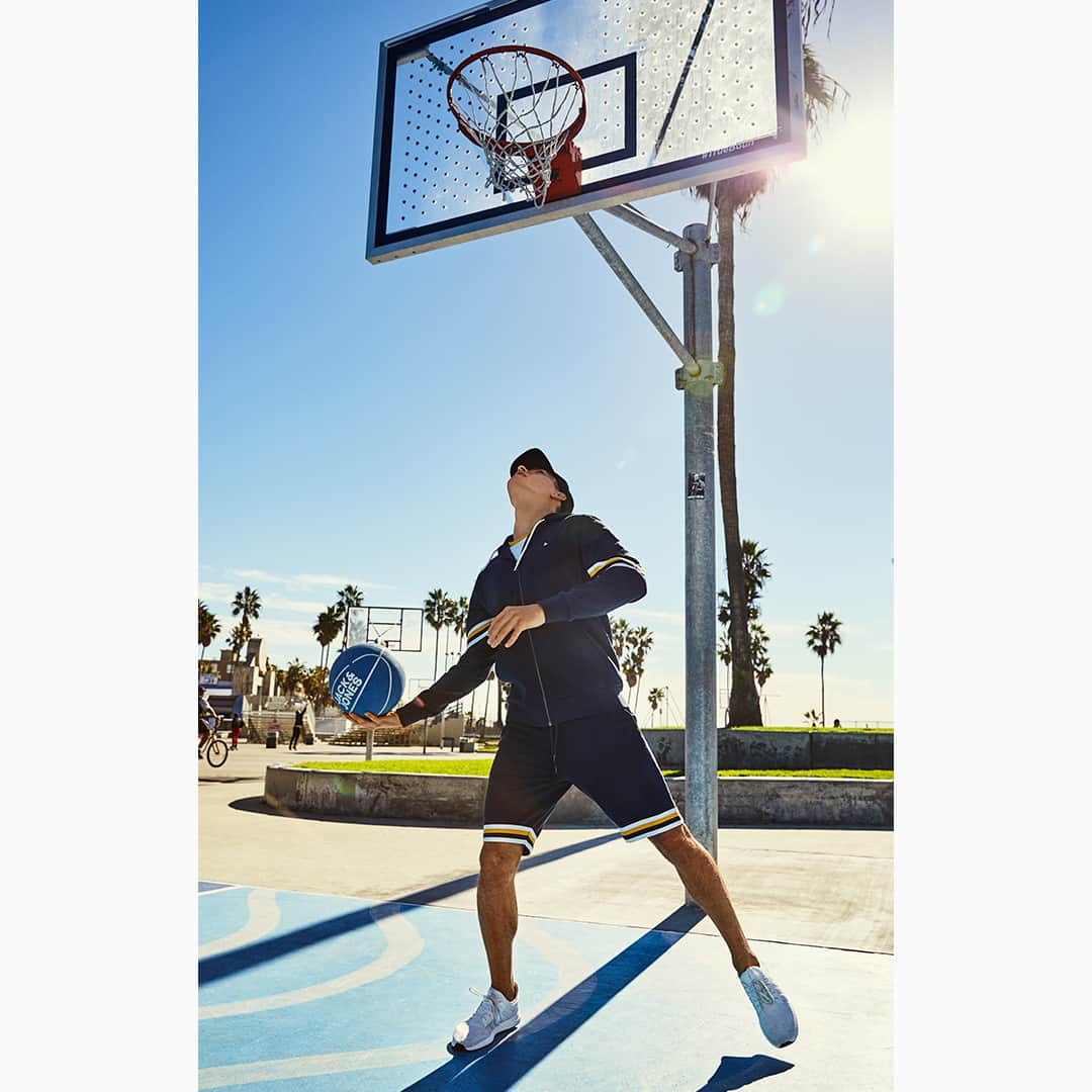 ジャック&ジョーンズさんのインスタグラム写真 - (ジャック&ジョーンズInstagram)「Hit up your basketball bros and invite ‘em down to the park for a crushing defeat. Do so wearing shorts and runners. 🏀 #jackandjones」5月26日 22時31分 - jackandjones