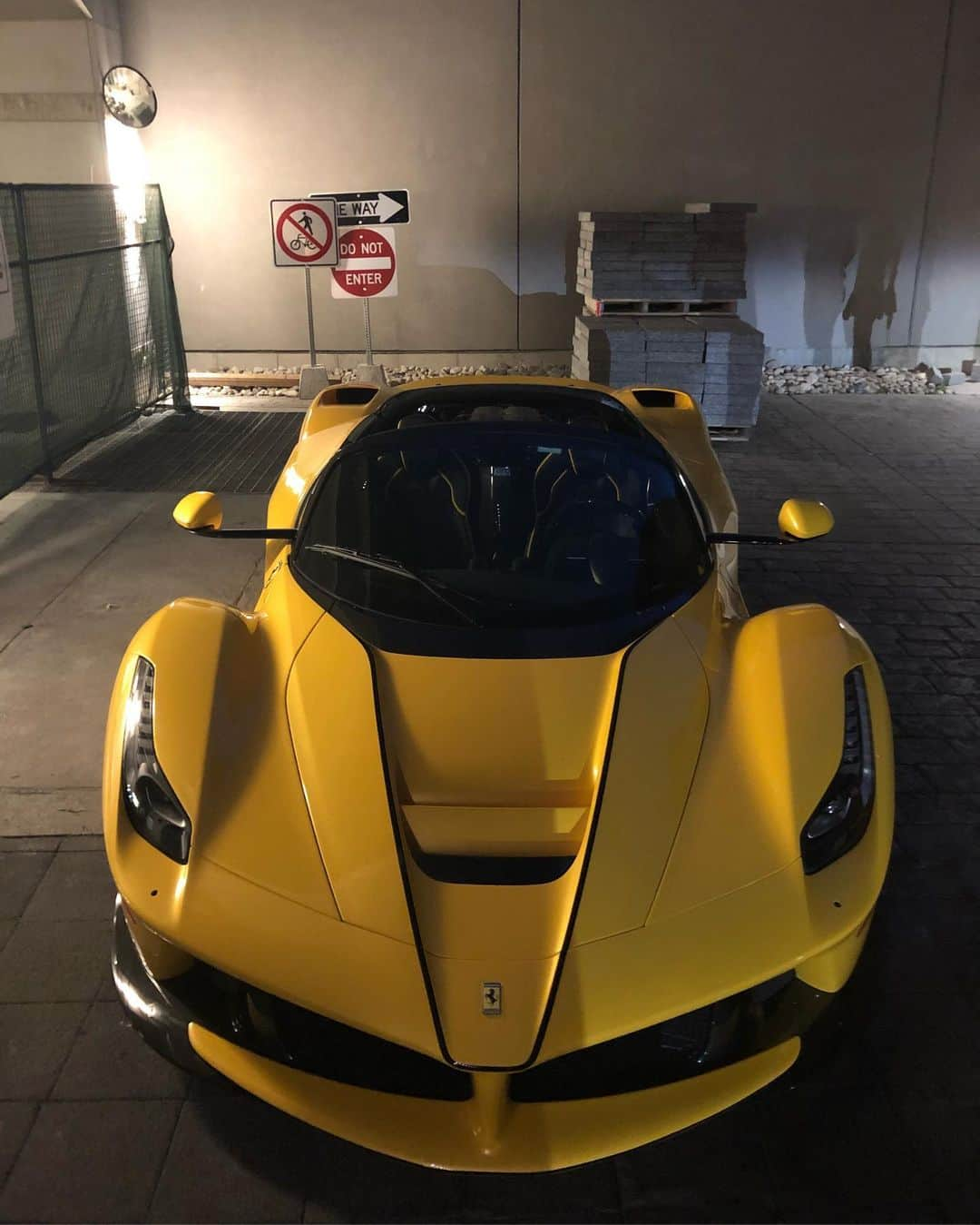 CarsWithoutLimitsさんのインスタグラム写真 - (CarsWithoutLimitsInstagram)「LaFerrari Aperta  Photo @shaw416  #carswithoutlimits #toronto #laferrari #aperta」5月26日 22時39分 - carswithoutlimits