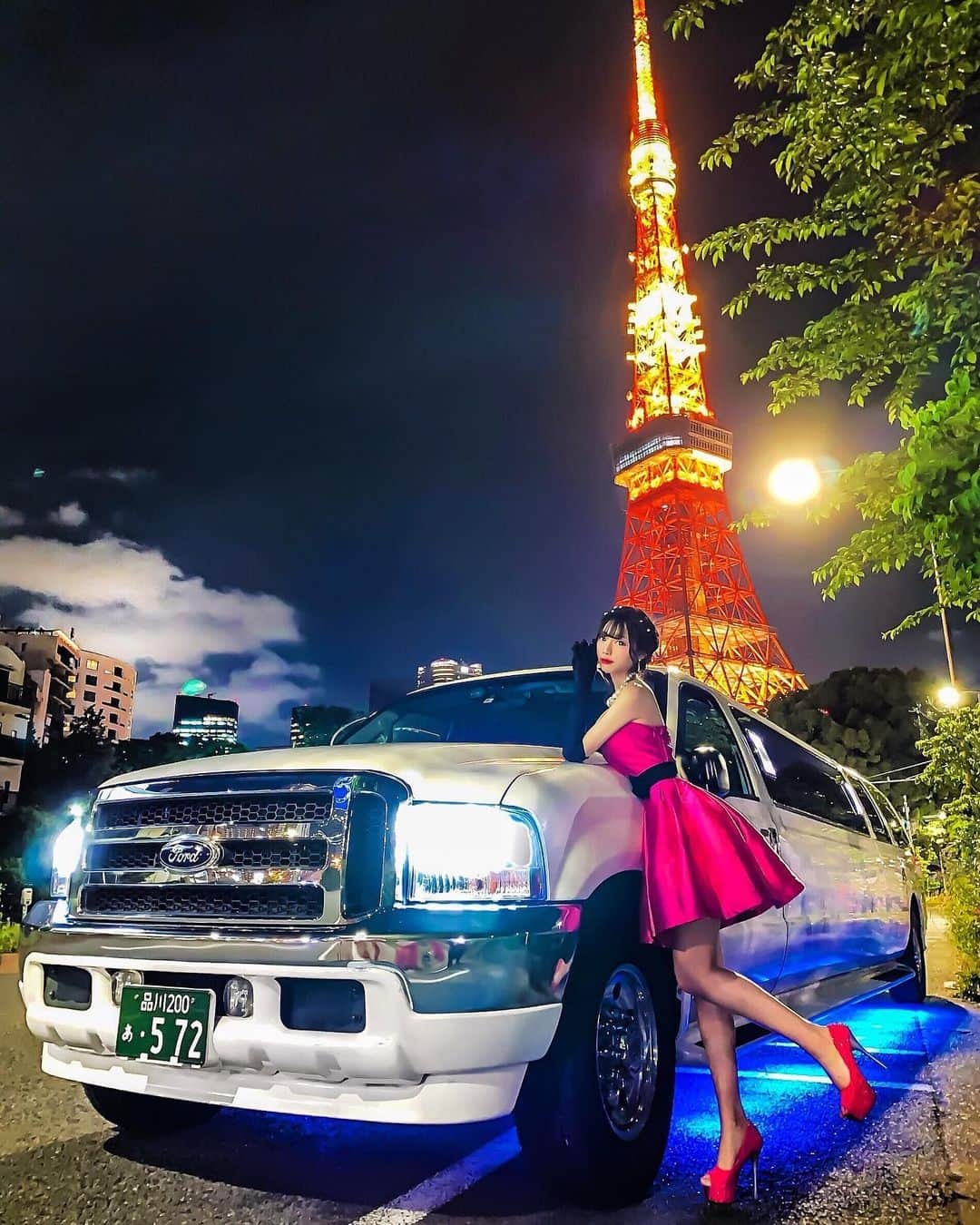 あやちゃんさんのインスタグラム写真 - (あやちゃんInstagram)「めっちゃいい写🗼✨ 東京タワーっていいよね☺️ スカイツリーは昼行きたくて東京タワーは夜行きたいよね🌃😍❤️❤️ #barbieリムジン #drerich #ドレリッチ #バービーリムジン #リムジン女子会 #リムジンパーティ #バービードレス #バービーコラボ #barbiedoll #barbiedress #barbiestyle #東京 #tokyo  #バービー #バービー人形 #barbie #ヘアセット #ドレスアップ  #女子会  #ヘアメイク #ドレス #インスタ映え #東京タワー #東京タワー夜景 #夜景  #ドレス試着 #ドレス選び #ミニドレス」5月26日 22時56分 - aya.you.love.r