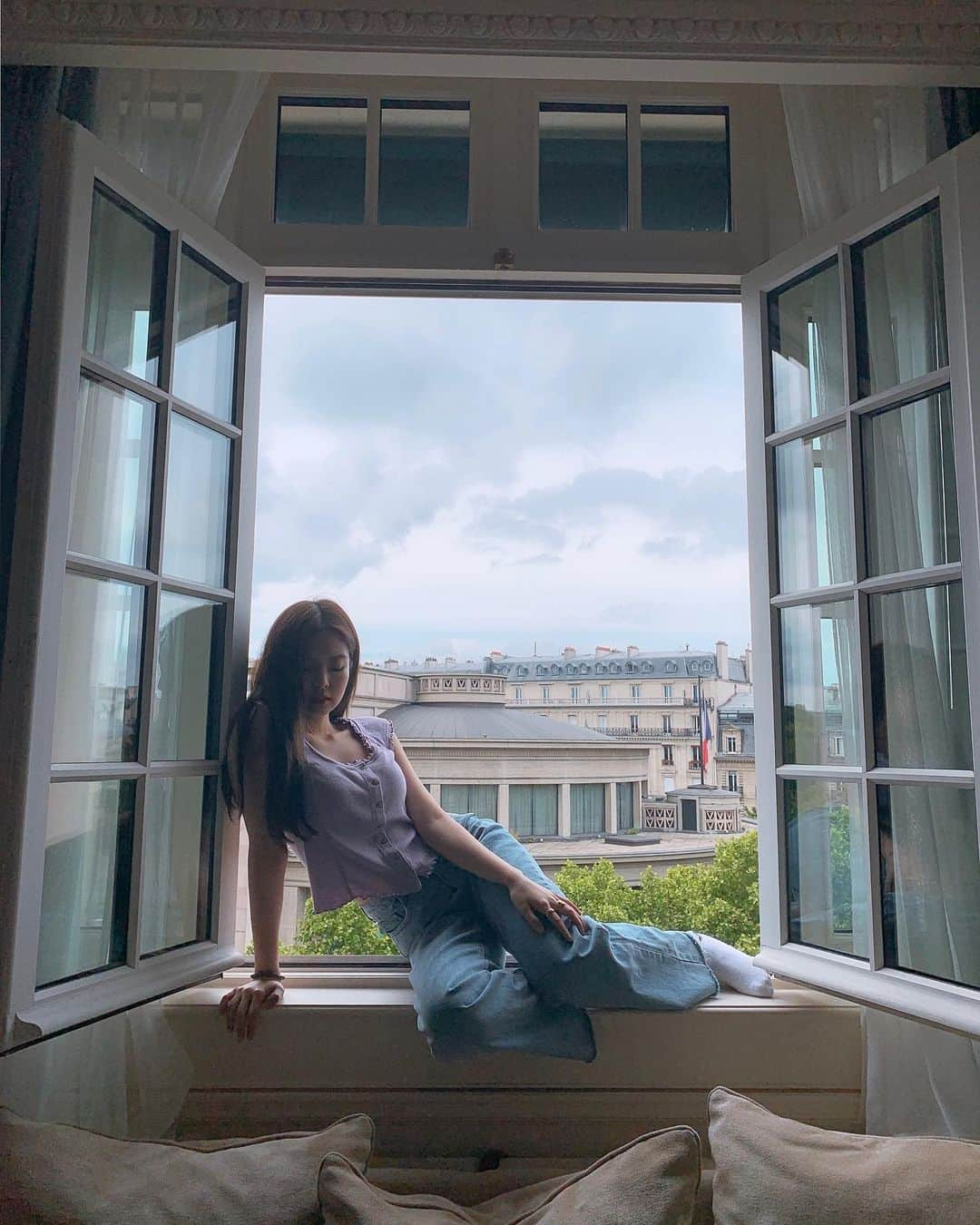 ジェニーさんのインスタグラム写真 - (ジェニーInstagram)「Regarde moi」5月26日 22時52分 - jennierubyjane