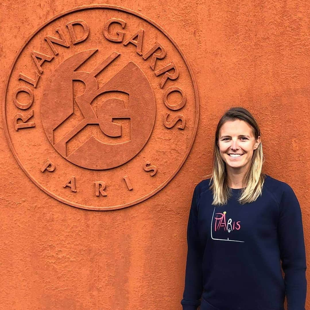 キルステン・フリプケンスさんのインスタグラム写真 - (キルステン・フリプケンスInstagram)「Ready for Roland Garros🗼🇨🇵 ⚡ Ps : how do you like my "Paris" sweater? ⚡  #rolandgarros #RG19 #flprapparel #limitededition #sweater #paris」5月27日 4時21分 - kirstenflipkens