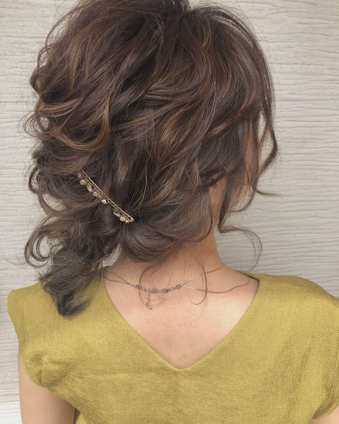 yu nakamura ヘアアレンジ hairarrangeのインスタグラム：「スタッフおりょさんのヘアアレンジ♡ ミディアムやっぱかわいいなー😍 #レイフィールド #rayスタイル#一宮#一宮市#ヘアアレンジ#ミディアム#セルフアレンジ#ミディアムアレンジ」