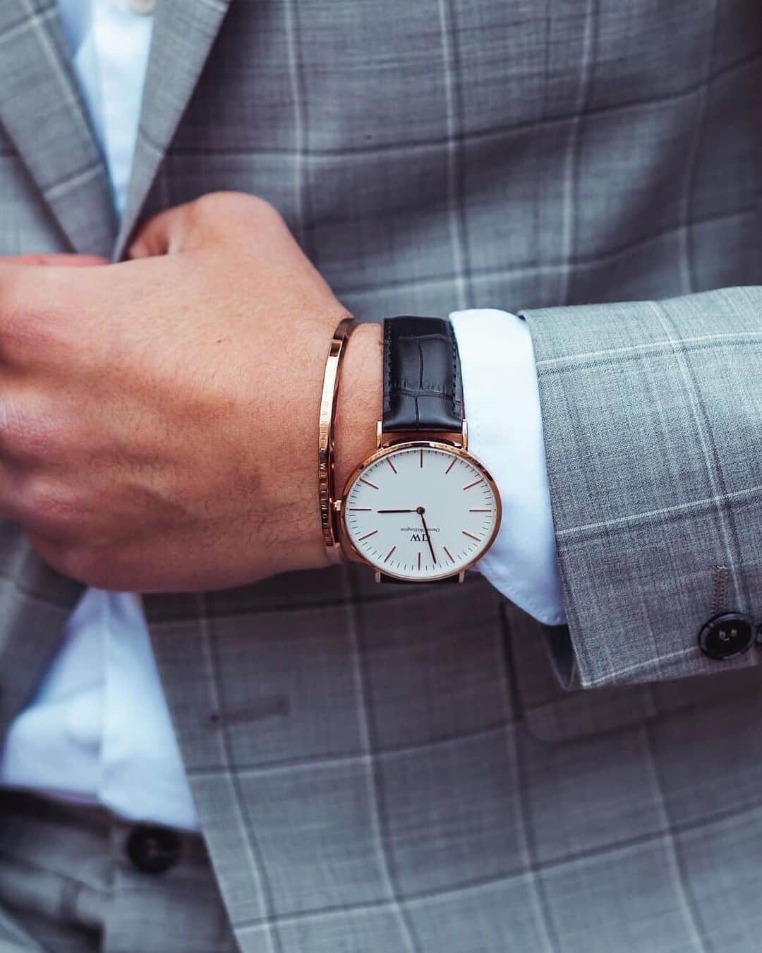 ダニエルウェリントンさんのインスタグラム写真 - (ダニエルウェリントンInstagram)「Elegance is not standing out, but being remembered. (Photo via @raducubalgiu) #DanielWellington」5月26日 23時03分 - danielwellington