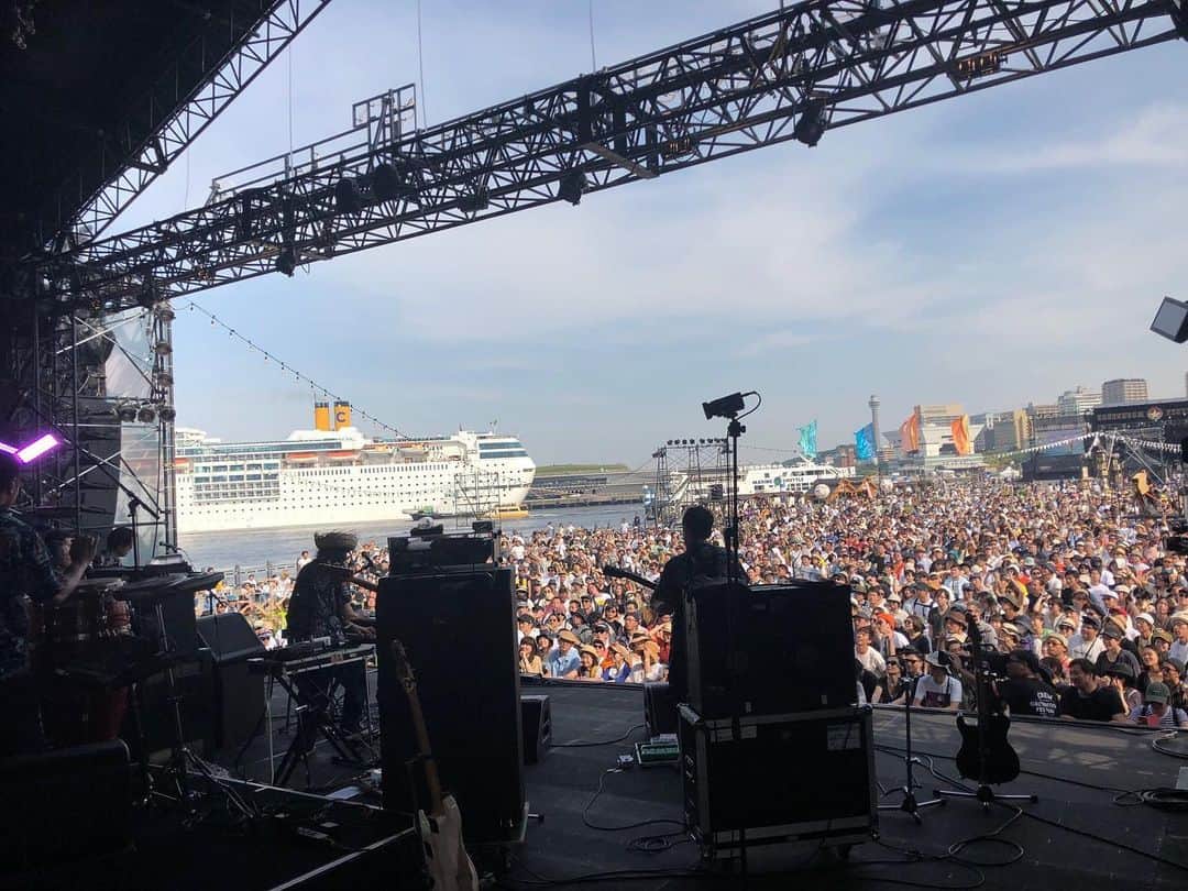 のインスタグラム：「#YSIG #greenroomfestival 無事に終了いたしました！ 本日も最高のロケーションが手伝ってこの夏の暫定1位出ちゃったかもしれません！ また遊びに来て下さ〜い！ ありがとうございました！  で、最後の写真は甥っ子が牛タンで作った「公」です！天才かと思いました！」