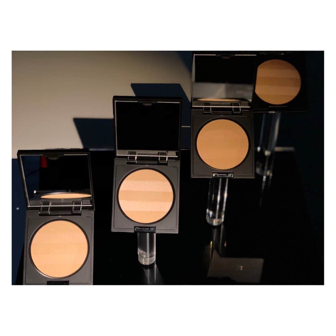 森田麻恵さんのインスタグラム写真 - (森田麻恵Instagram)「celvoke 2019AW makeupcollection  テーマは Feel my waves📿  色づくベージュのカラートーンで表現された輝き、質感、立体感。  秋冬らしい目元になるスモーキーカラーも絶妙で素敵でした♡  8/2より発売開始だそうです。  @celvoke.jp  #セルボーク #コスメ #メイク #新作 #celvoke #2019aw #makeupcollection #makeup #cosmetics #color #beige」5月26日 23時24分 - morita_mae