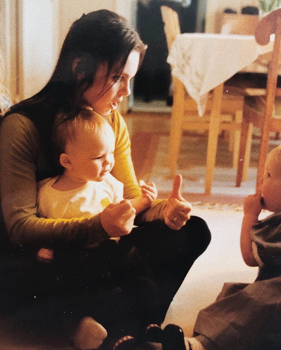コンラッドのインスタグラム：「Love you mom❤️」