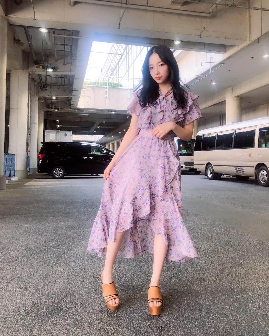 村瀬紗英さんのインスタグラム写真 - (村瀬紗英Instagram)「#dailylook . 🤝in #yokohama Thank  you💜💜☺︎ . 私服は @andgeebee_official の花柄セットアップを着たよ🥀♡ . . #fashion #ootd #ANDGEEBEE #村瀬紗英 #무라세사에」5月26日 23時29分 - saepiiii.m