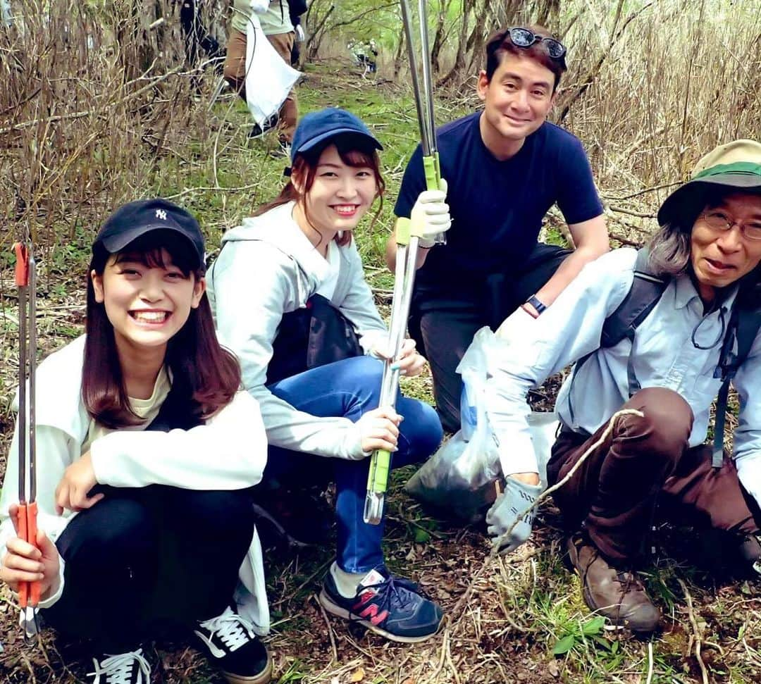 野口健さんのインスタグラム写真 - (野口健Instagram)「今日は亜細亜大の学生たちと富士山清掃！  亜細亜大は僕の母校でもあり、客員教授をやっています。毎年、授業で学生たちと清掃活動を行いその上で富士山をどのように守っていくのか皆でレポートを作成。それを発表し富士山の地元行政に政策提言として提出。今年で6年目となる取り組みです！  #野口健#富士山クラブ#富士山清掃 #亜細亜大」5月26日 23時32分 - noguchiken8848