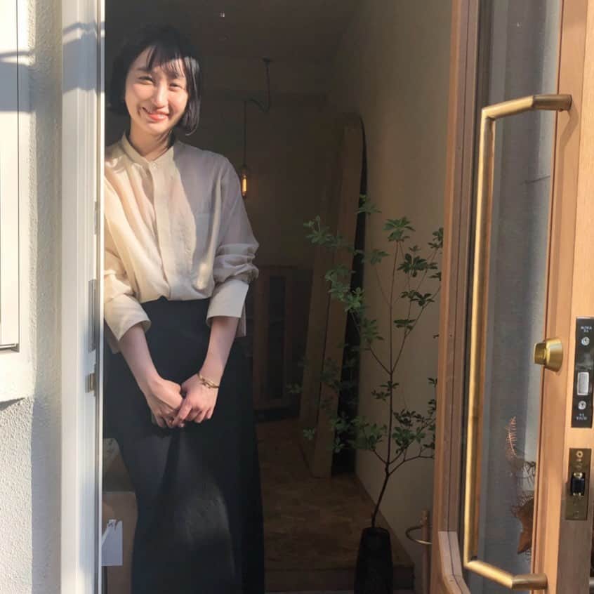 畑田萌のインスタグラム：「かむばっく前髪 深夜に思い立って自分で切るあるある」