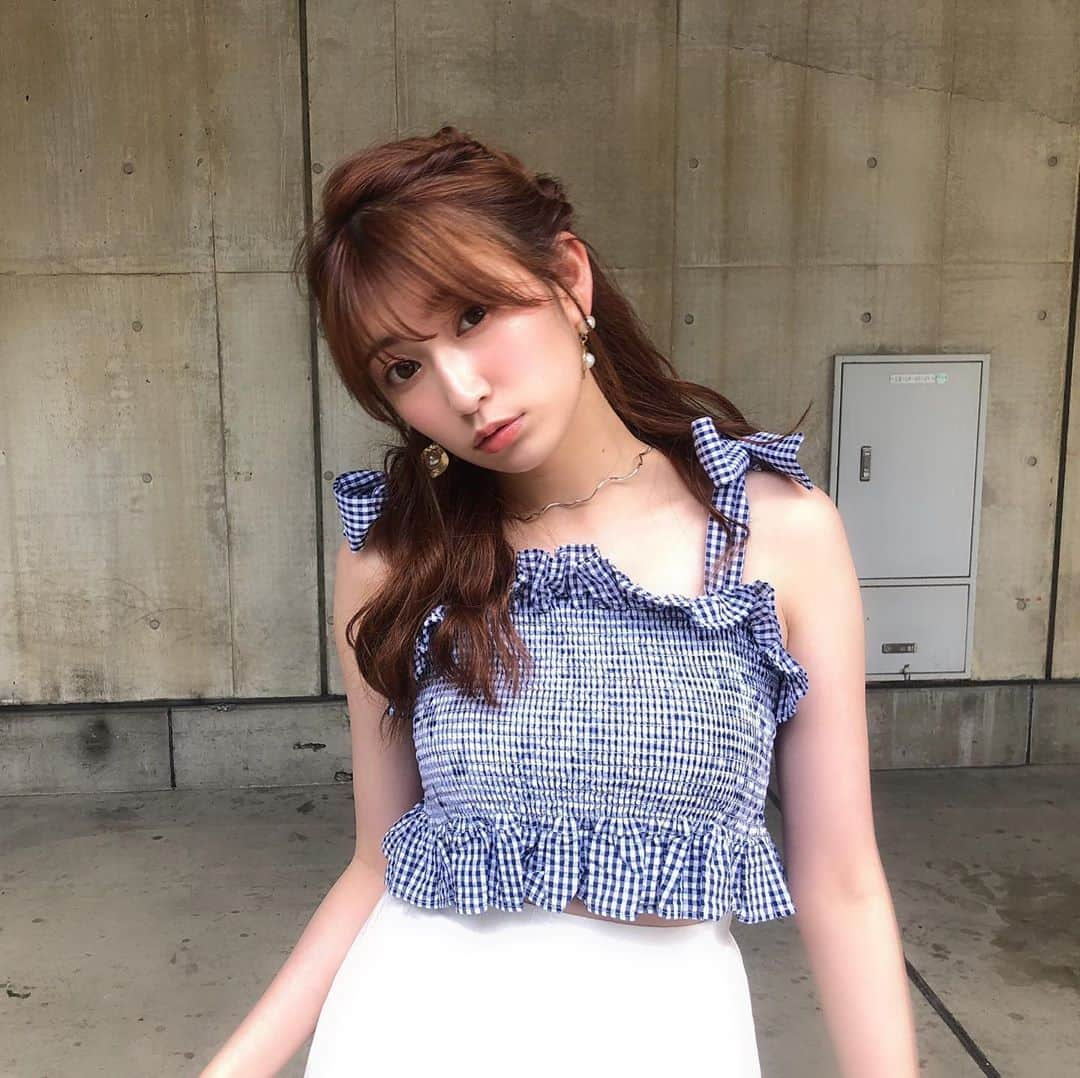 吉田朱里さんのインスタグラム写真 - (吉田朱里Instagram)「今日の #あみゅこーで 💙 . ギンガムチェックのセットアップのトップスに 人気の レースマキシスカートを合わせてみた💙 . セットで着ても可愛いけど 別々も可愛い…💓💓💓 . 真夏のコーデにどうぞ…💙 . #amiuuwink #fashion #夏コーデ #summer」5月26日 23時50分 - _yoshida_akari