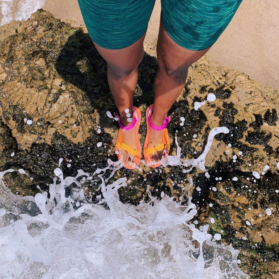 Tevaさんのインスタグラム写真 - (TevaInstagram)「We’re not saying our @outdoorvoices collab sandal is the most colorful sandal of 2019 – oh wait yes we are. 📸: @wildginaa」5月26日 23時50分 - teva