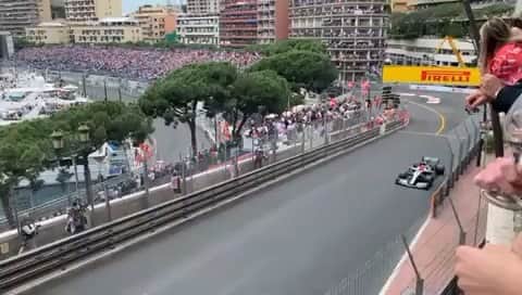 ヨアン・ベナルアンのインスタグラム：「Come on @maxverstappen1 #gpmonaco #yb29pablopicasso」