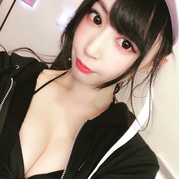 雪乃しほりのインスタグラム：「( * ॑˘ ॑* ) ⁾⁾ #フォローミー」