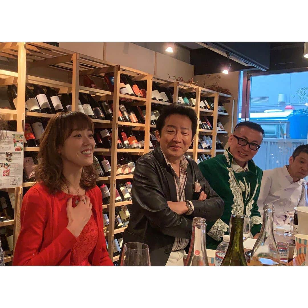 大和悠河さんのインスタグラム写真 - (大和悠河Instagram)「辰巳琢郎さんを中心に日本ワインにお詳しい皆々様の座談会に参加いたしました。 ワインは大好きで海外に行った時はもちろん、普段からお食事に合わせていただくのですが日本のワインをいただいたことは数回しかなく知識もゼロ！そんな初心者の私…皆さんの日本ワイン愛にあふれるお話、日本ワインの未来についてのお話等々、フムフム🤔うなずきながら試飲もさせていただき座談会が終わる頃にはすっかり日本ワインに魅了されていました😄 この座談会は6月5日発売予定の『 #ワイン王国 』に掲載されます。 これを読めばきっとあなたも日本ワインが飲みたくなるはず❗️❤️😊 私もすでに、和食に日本ワイン🇯🇵🍷をいただきたい気分です😁 『ワイン王国』お楽しみに❤️ #辰巳琢郎 様（「 #日本のワインを愛する会 」会長） #ひぐち君 様（「日本のワインを愛する会」副会長） #石井もと子 様（ #日本ワイン協会 代表　#日本ワイナリー協会 顧問） #岩川直己様（「 #蔵葡 」シェフ） #樹林伸様（『 #神の雫 』原作者） #樹林ゆう子 様(『 神の雫 』原作者） #そらしど 様（『 #日本ワインに首ったけ 』作者） #森覚 様（「 #コンラッド東京 」#エグゼグティヴソムリエ） #森上久生 様（第1回「インターナショナルASIソムリエ・ディプロマ」取得ソムリエ） . . . . #日本ワイン #japanesewine #loverswine #座談会 #symposium #yugayamato #大和悠河 @yugayamato」5月27日 0時02分 - yugayamato