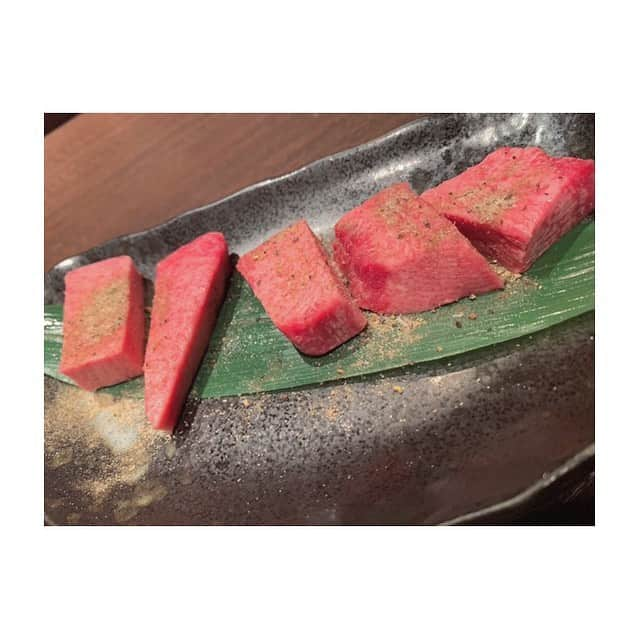 福本愛菜さんのインスタグラム写真 - (福本愛菜Instagram)「やっぱ肉だな🥺💓 . 食べ物でなに好きって聞かれたら昔から肉！ってゆーてたけど、それは大人になっても変わらんな🥺. 疲れてるときの肉はいつも以上に美味しい🥺💓 . . #焼肉 #肉は神 #肉とビール #最高でしかない」5月27日 0時02分 - aina_fukumoto