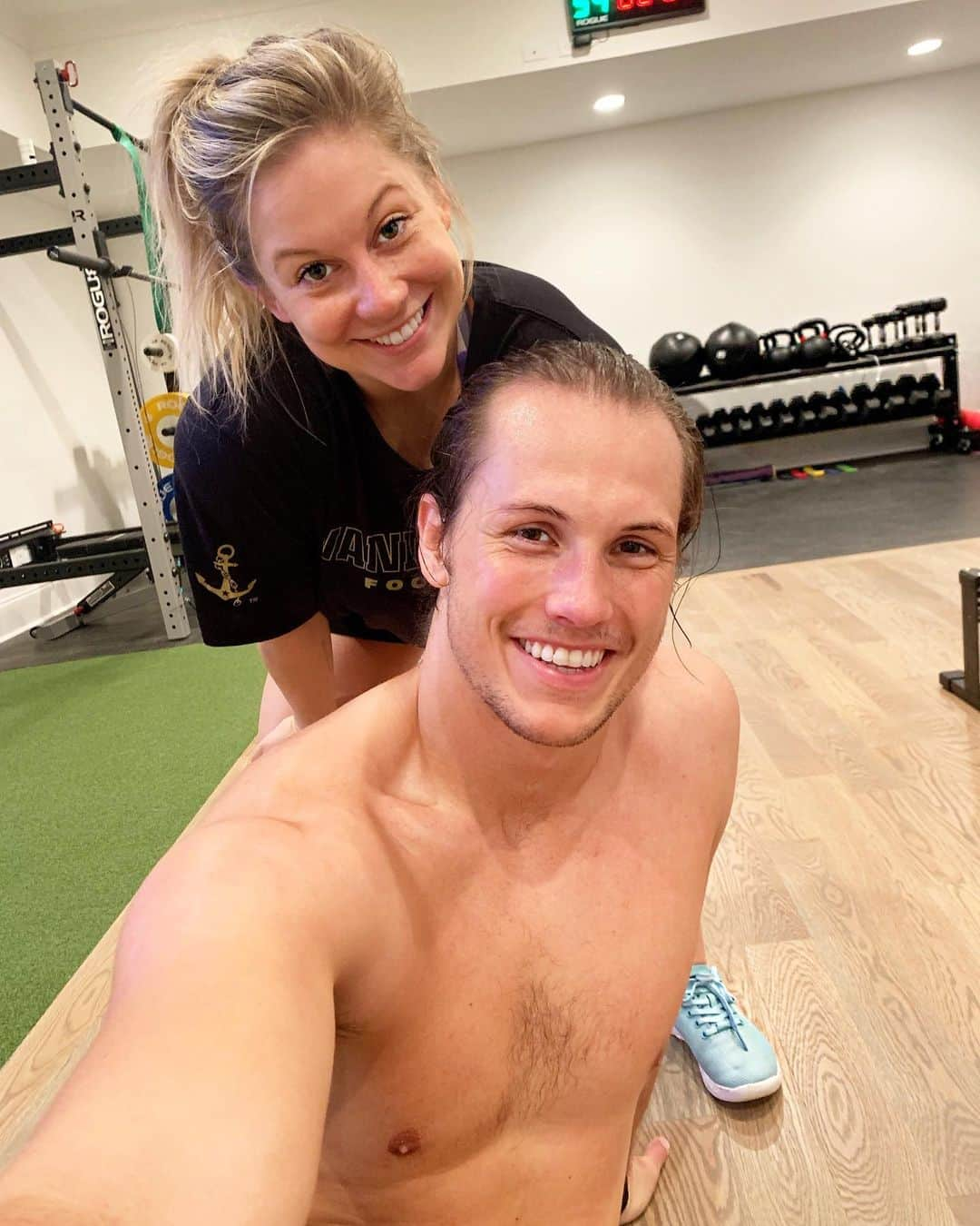 ショーン・ジョンソンさんのインスタグラム写真 - (ショーン・ジョンソンInstagram)「As prescribed by doc I’m getting in my HIIT workouts and baby is loving it! I can’t believe how much better I feel after I workout while preggers! Clears up my headaches, my nausea, and my acheyness! #19weeks #preggers #marriage」5月27日 0時12分 - shawnjohnson