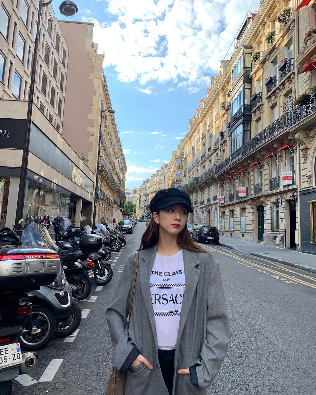 ジスさんのインスタグラム写真 - (ジスInstagram)「jisoo in paris 🐰」5月27日 0時18分 - sooyaaa__