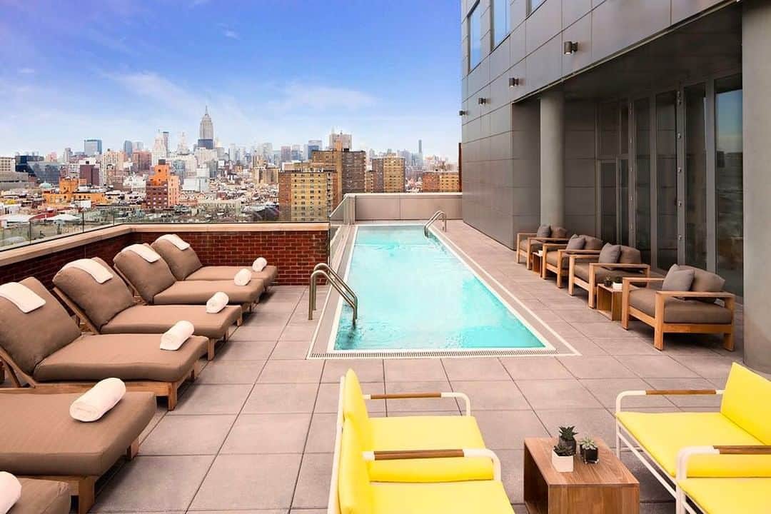 C.O. Bigelowさんのインスタグラム写真 - (C.O. BigelowInstagram)「It's officially rooftop season! 👏 Head to @mrpurplenyc for an Insta-worthy view from the top of @hotelindigoles, and enjoy our luxurious amenities when you plan a staycation! 😎」5月27日 0時22分 - cobigelow