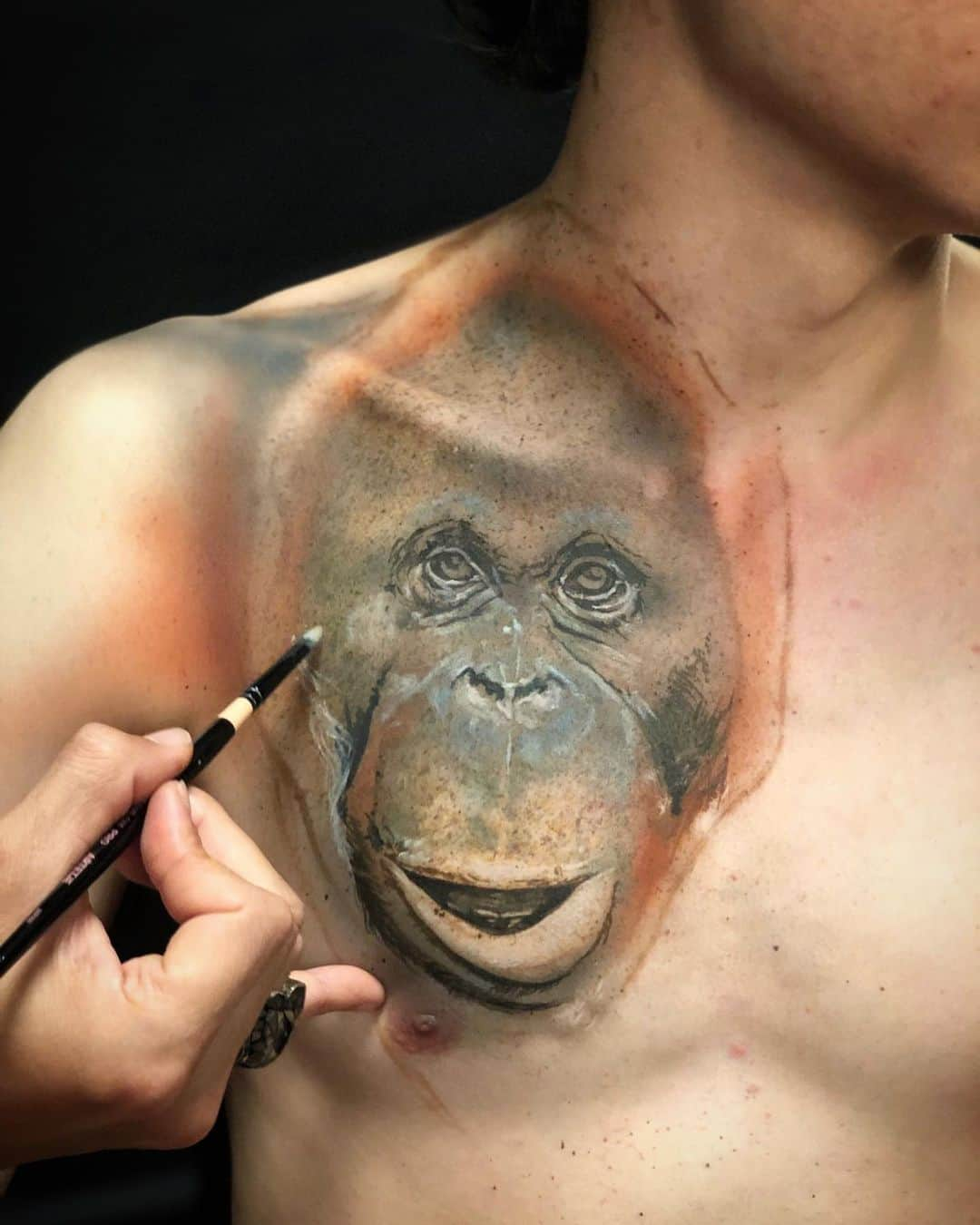 Amazing JIROさんのインスタグラム写真 - (Amazing JIROInstagram)「"As One - The series of figurative animal art: Orangutan -" The first artwork for my new project, "Animal Series" is an orangutan, which I painted on the male model's chest.  Hope you enjoy this art to details and cute orangutan will make you smile :) Body paint : #amazing_jiro Model : U Okazaki @u_okazaki Photo : Youhei Kodama @kodamax_photo  #bodypaint #painting #orangutan #animals #art #illusionmakeup #creativemakeup #airbrush #dandelion #seedhead #ボディペイント #ペイント #オランウータン #動物 #アート #たんぽぽ #綿毛 #kryolan #makeupforever #wolfefx #mehron #skinillustrator」5月27日 0時22分 - amazing_jiro