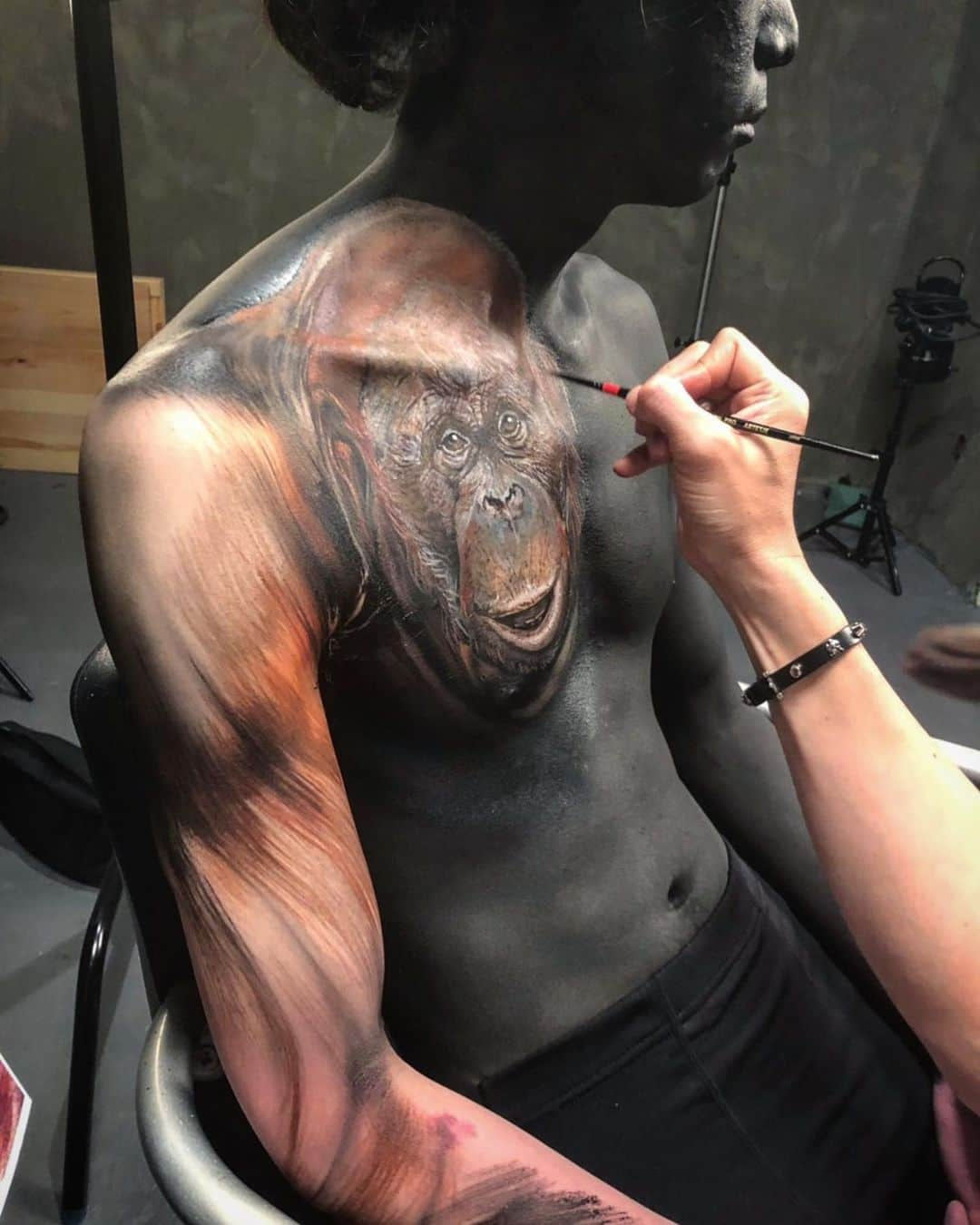 Amazing JIROさんのインスタグラム写真 - (Amazing JIROInstagram)「"As One - The series of figurative animal art: Orangutan -" The first artwork for my new project, "Animal Series" is an orangutan, which I painted on the male model's chest.  Hope you enjoy this art to details and cute orangutan will make you smile :) Body paint : #amazing_jiro Model : U Okazaki @u_okazaki Photo : Youhei Kodama @kodamax_photo  #bodypaint #painting #orangutan #animals #art #illusionmakeup #creativemakeup #airbrush #dandelion #seedhead #ボディペイント #ペイント #オランウータン #動物 #アート #たんぽぽ #綿毛 #kryolan #makeupforever #wolfefx #mehron #skinillustrator」5月27日 0時22分 - amazing_jiro