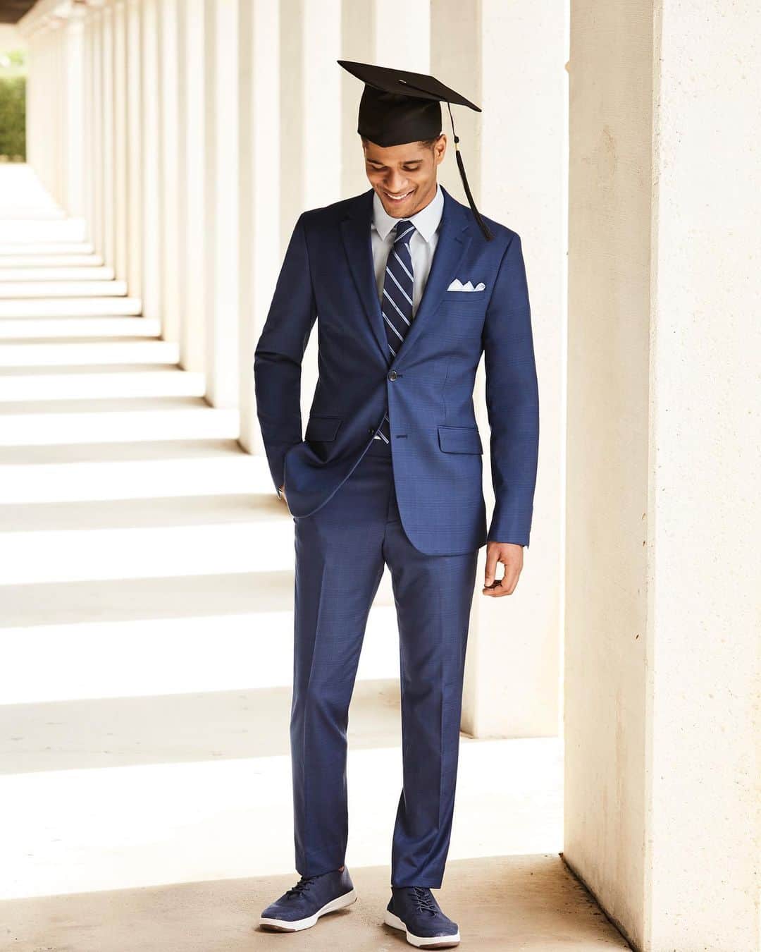 ペリーエリスのインスタグラム：「We've got the perfect essentials and standout styles for celebrating milestones. Link in bio. #PerryEllis #LifeReadySince1976」
