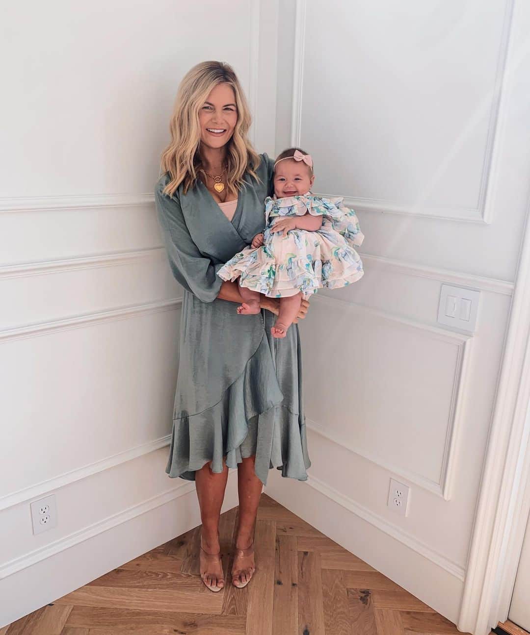 Amber Fillerup Clarkさんのインスタグラム写真 - (Amber Fillerup ClarkInstagram)「Ready for church with my little love 💕」5月27日 0時34分 - amberfillerup