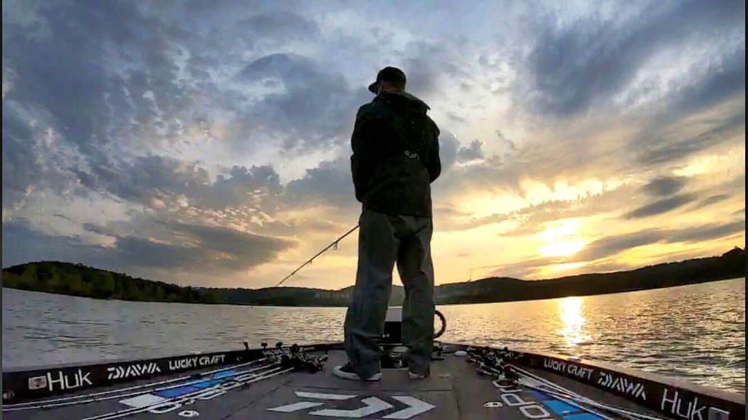 Brent Ehrlerさんのインスタグラム写真 - (Brent EhrlerInstagram)「Anxious to get back to TRL for part ✌️How could you not want to go back for great scenery and unbelievable fish catches? @majorleaguefishingofficial @hukgear @daiwausa @gopro @luckycraftusa #gopro」5月27日 0時36分 - brentehrlerfishing