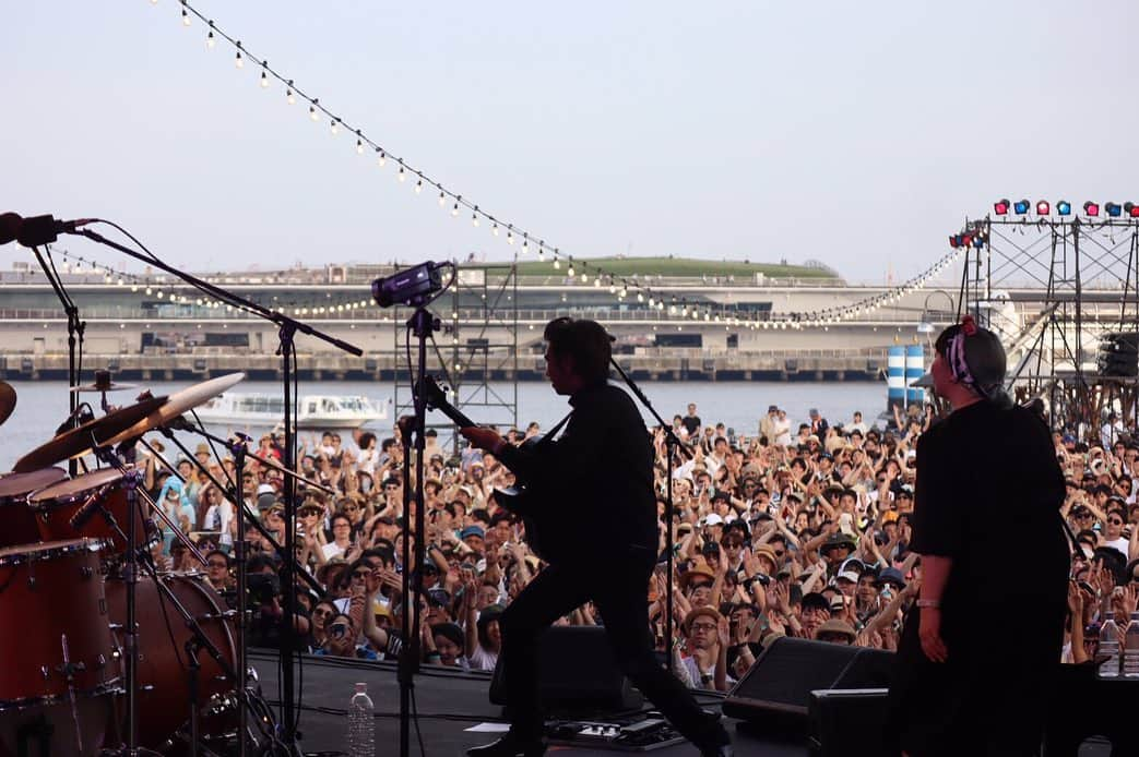 田島貴男さんのインスタグラム写真 - (田島貴男Instagram)「Green Room FestivalにてOriginal Love  海と沢山のお客さんとが見えるステージ最高に気持ちよかった！盛り上がっちゃってテンション高めでお送りしました 笑。ご来場ありがとうございました！いい音楽でいっぱい楽しんだ日だったな。 #greenroomfestival」5月27日 0時41分 - tajimatakao