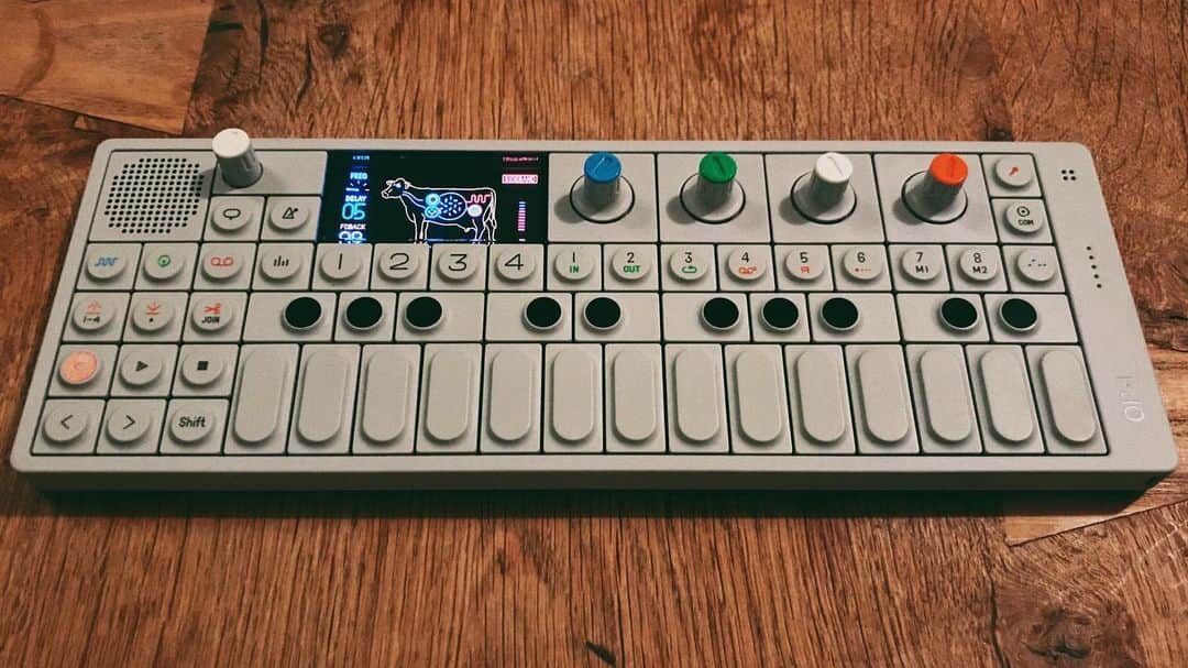 田中裕介のインスタグラム：「壊れてると思ってたOP-1が復活した！けど、相変わらず全然使いこなせない…。」