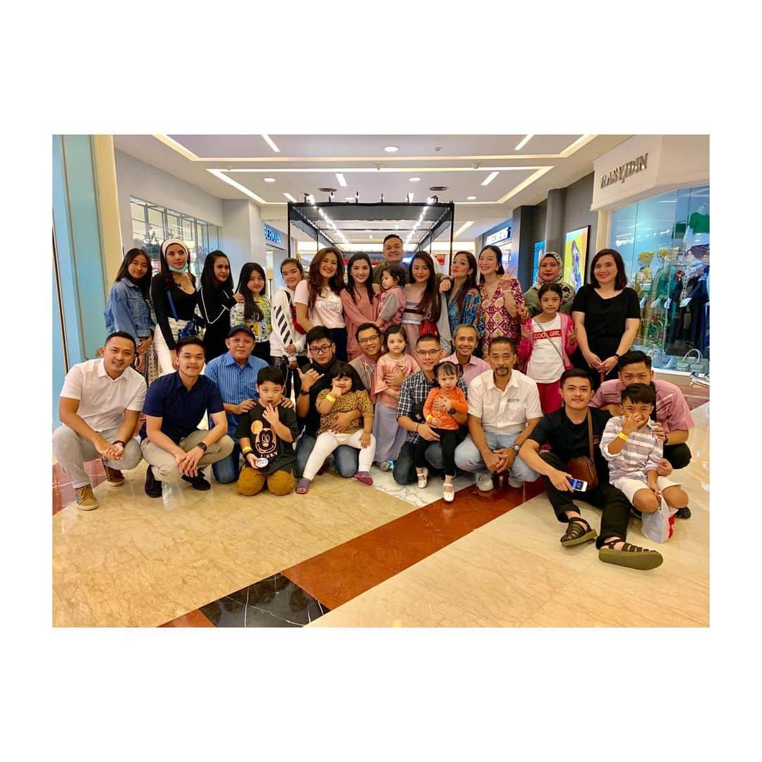 Ashantyさんのインスタグラム写真 - (AshantyInstagram)「Alhamdulillah masih bisa kumpul di ramadhan ini😍 (saking susah nya bisa kumpul semua dengan kesibukan masing2) #family」5月27日 0時49分 - ashanty_ash