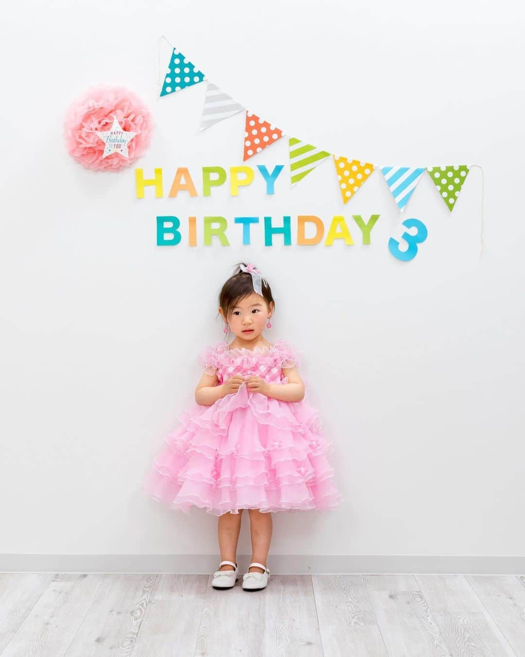 空さやかさんのインスタグラム写真 - (空さやかInstagram)「* 3歳のお誕生日プレゼント🎁 * ずっと念願だったアクアビーズ。 手先が器用な愛生はお手の物😳 作る行程が好きみたいで、作り終わった作品はあまり大事にしてない😂 * だいすきなトイストーリーのDVD、お洋服やバッグ等。 じぃじばぁばやママ友からいただきました🙏✨ * * #アクアビーズ #水で固まるなんて画期的 #happybirthday  #toystory #バズが好きなんだって #プリンセスとかじゃないんやね」5月27日 0時42分 - sky_sayaka