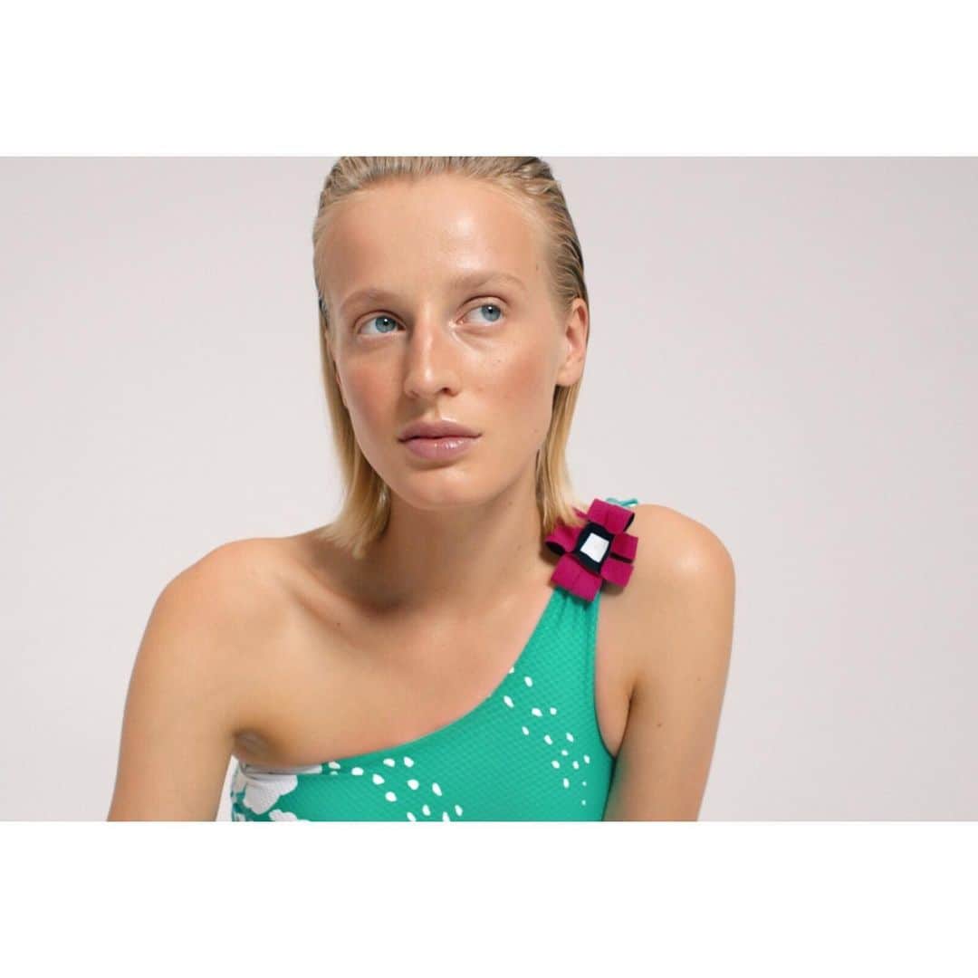 レジャビーのインスタグラム：「Tiare flower prints and enchanted underwater world patterns. —— Imprimé Fleurs de Tiare géante et imprimé du monde sous-marin enchanté. #maisonlejaby #maillotdebain #bain #pe19 #ss19 #ete #plage #vacances @eulaliejuster @ioburgard」