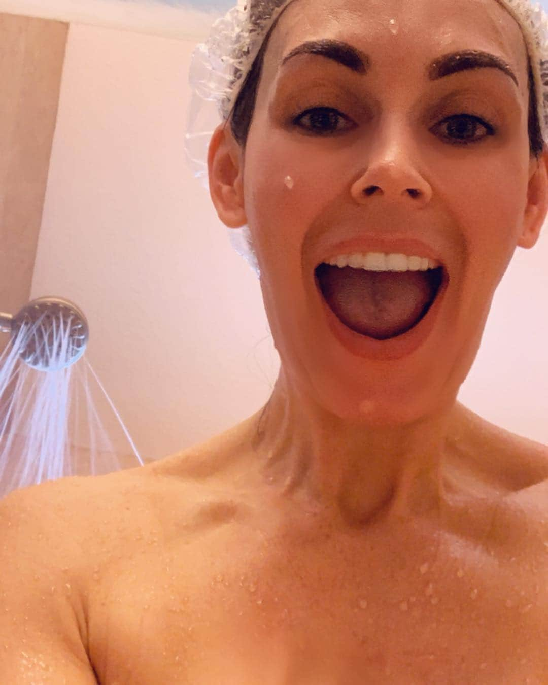 ターニャ・テイトさんのインスタグラム写真 - (ターニャ・テイトInstagram)「When that morning shower hits you!! 🚿 🧼 —- —- Have you ever took a #shower with more than one person? —- —- 👉🏻Fancentro.com/tanyatate 👈🏻😈🚿 —- —- #tanyatate #queentanyatate #vip #snapchat #showerthoughts #showerselfie #showertime #memorialdayweekend」5月27日 0時48分 - tanyatate