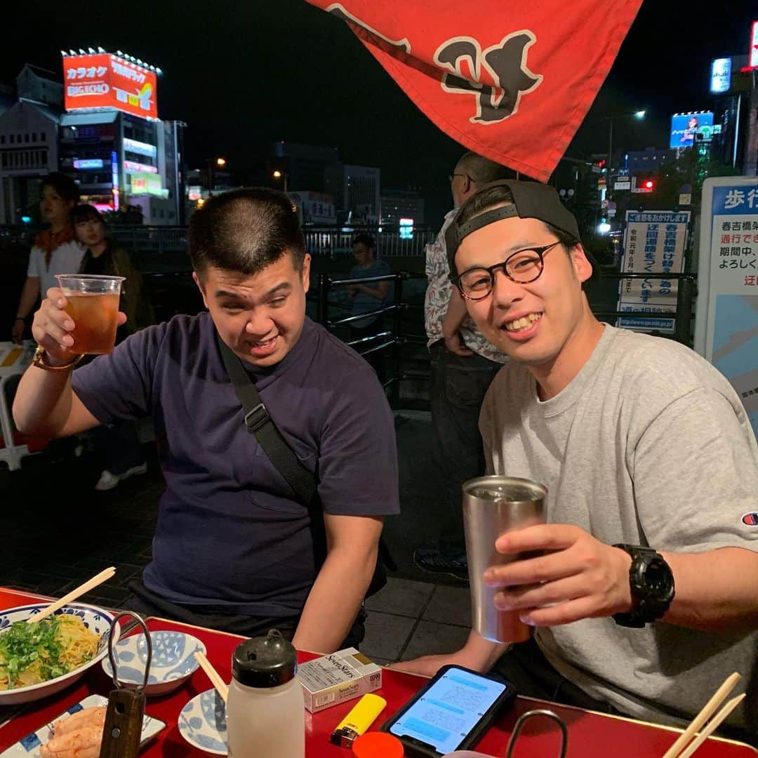岸健之助のインスタグラム：「福岡ジェネレーソンズありがとうございました！ #ジェラードン #ネルソンズ #二次会 #恒例の食べ歩き #西本武徳さん #中州 #屋台 #焼きラーメン」