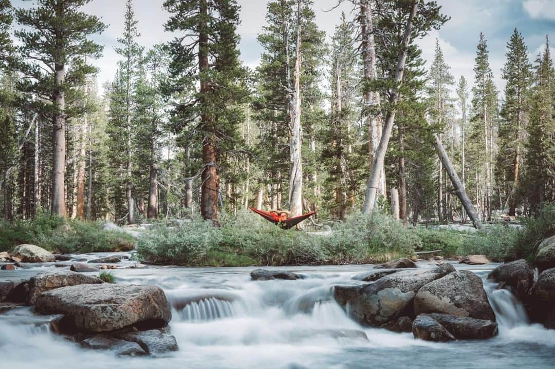 エディー・バウアーさんのインスタグラム写真 - (エディー・バウアーInstagram)「The ultimate hangout spot. Tell us where you go to relax in the great outdoors using #WhyIHike 📷: @christianschaffer」5月27日 1時00分 - eddiebauer