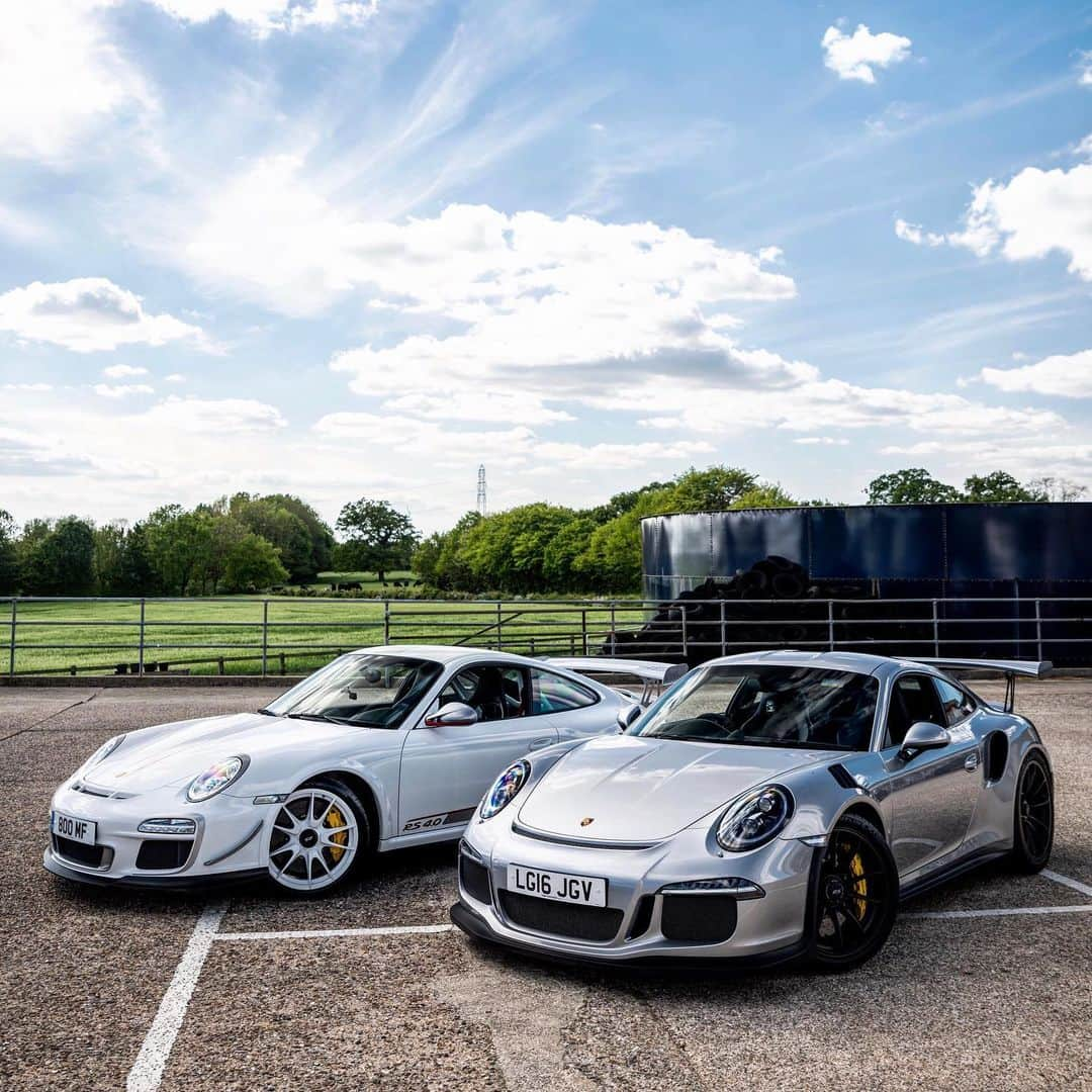 CarsWithoutLimitsさんのインスタグラム写真 - (CarsWithoutLimitsInstagram)「Head to Head: Porsche 997 GT3 RS 4.0 vs 991 GT3 RS @888mf」5月27日 1時15分 - carswithoutlimits