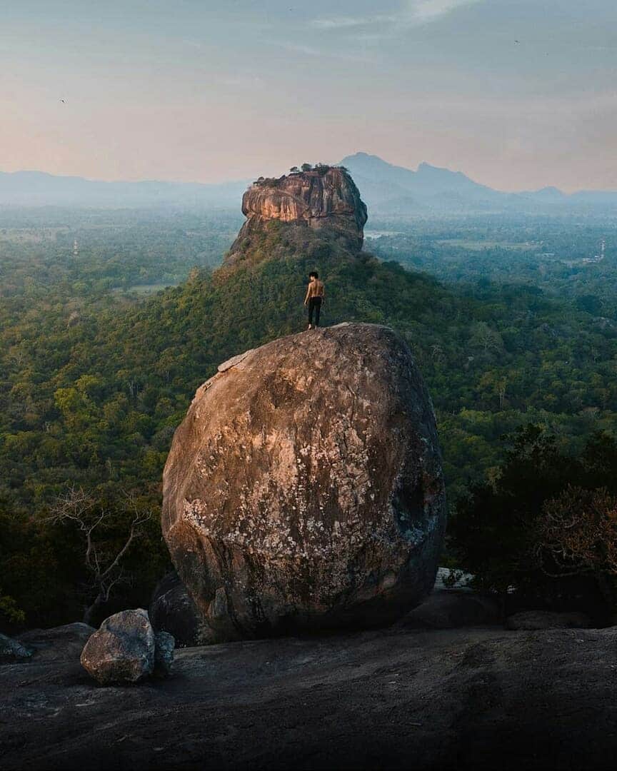 Discover Earthさんのインスタグラム写真 - (Discover EarthInstagram)「Formed from magma of an extinct volcano and rising dramatically from the central plains, Sigiriya is a must visit ruined and fortified fifth-century city in Sri Lanka ! 🇱🇰 Who would you want to go to Sri Lanka with ? Tag them ! — 📍#DiscoverSriLanka — 📸 Photo and Video by @danmaniel」5月27日 1時13分 - discoverearth
