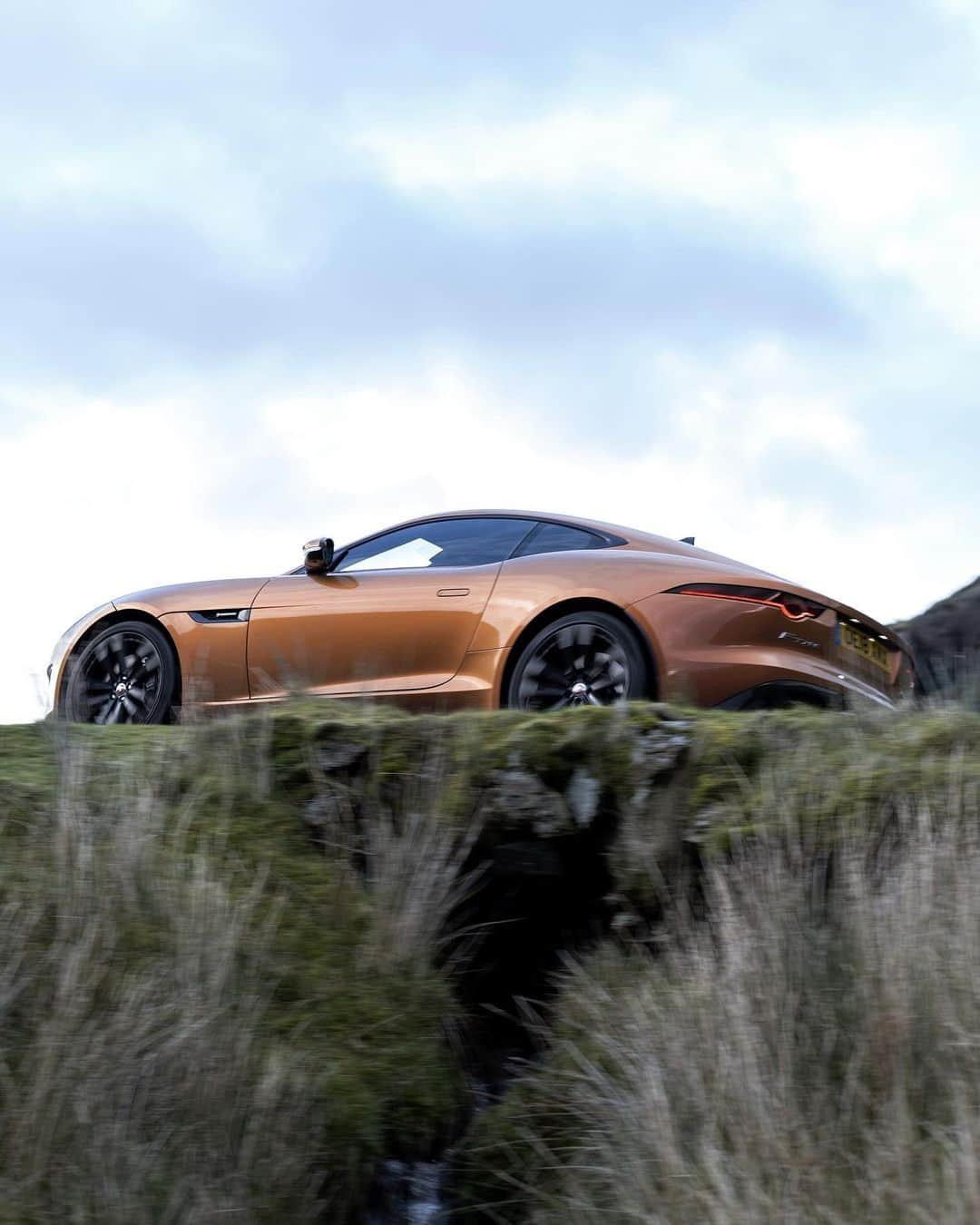 Jaguarさんのインスタグラム写真 - (JaguarInstagram)「Give your Sunday drive that Friday feeling. Follow #JaguarJourneys and share your exhilarating driving moments with us.  #Jaguar #FTYPE #Luxury #Premium #SportsCar #SuperCar #AWD #CarsofInstagram #InstaCar #InstaDesign #Wales #UK」5月27日 1時24分 - jaguar