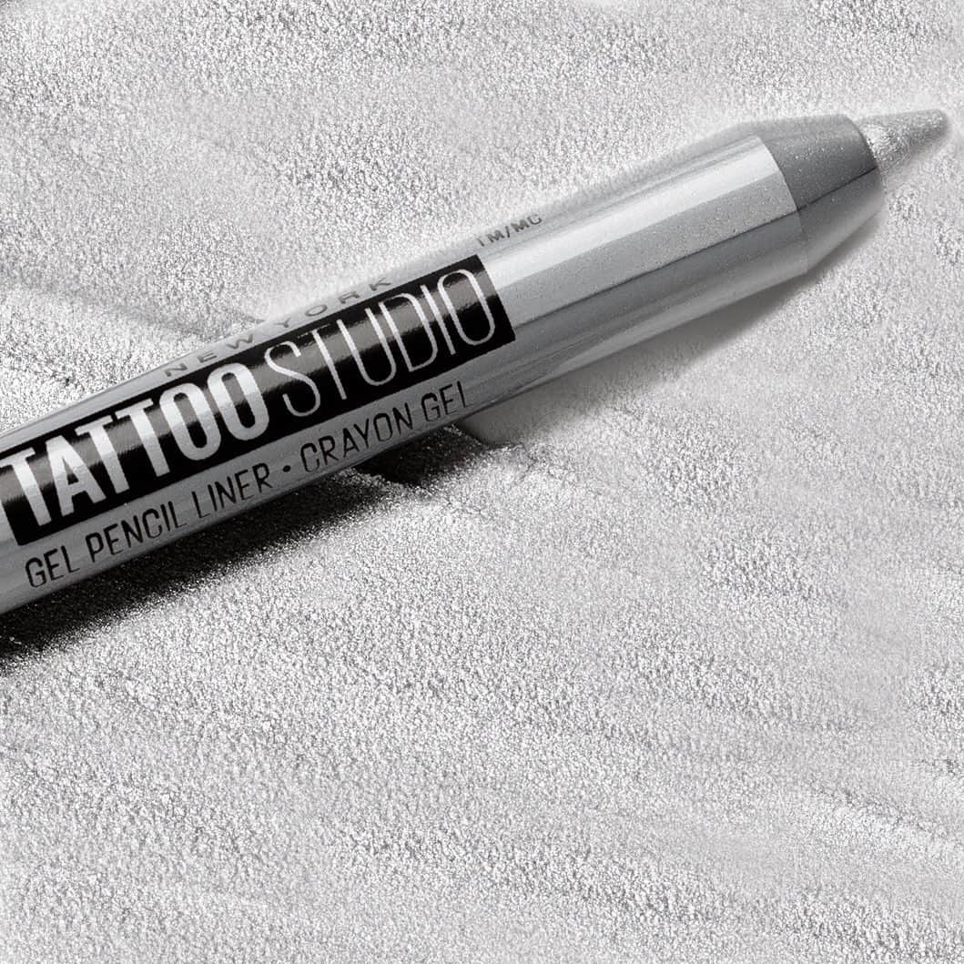 Maybelline New Yorkさんのインスタグラム写真 - (Maybelline New YorkInstagram)「Tag the wing to your liner! ⚡️ Shown here our waterproof tattoo studio gel eyeliner in ‘sparkling silver’. #mnyliner Tap to shop!」5月27日 1時41分 - maybelline